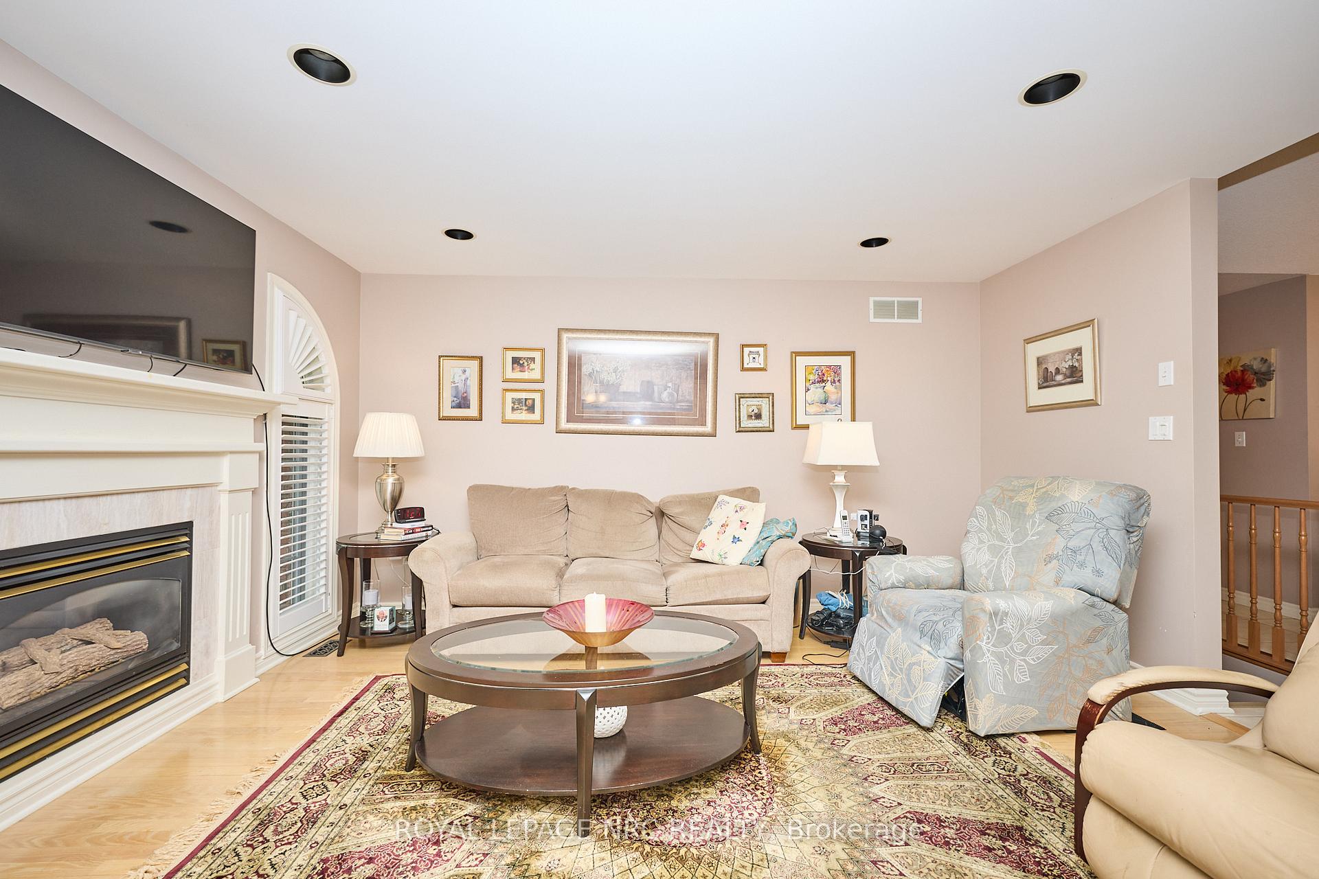 Photo 12 of 7926 Foxe Drive, Niagara Falls, Mt. Carmel — HOMEH