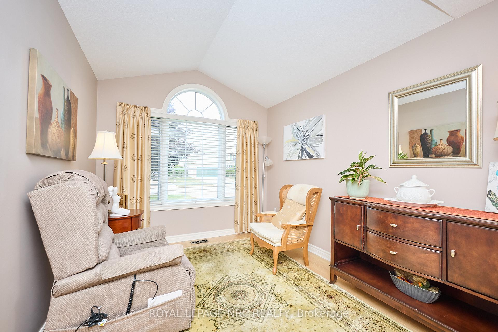 Photo 15 of 7926 Foxe Drive, Niagara Falls, Mt. Carmel — HOMEH