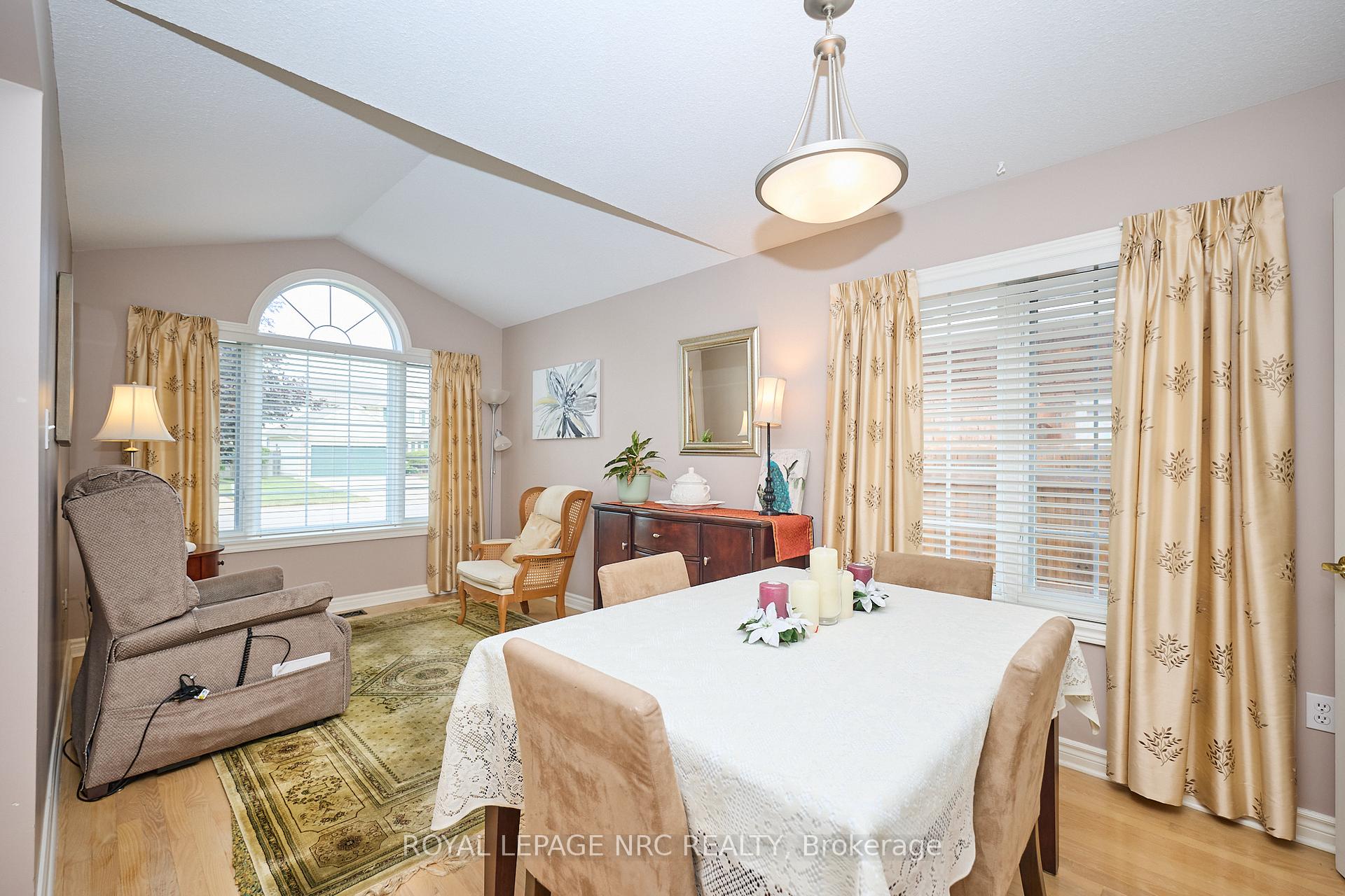 Photo 16 of 7926 Foxe Drive, Niagara Falls, Mt. Carmel — HOMEH