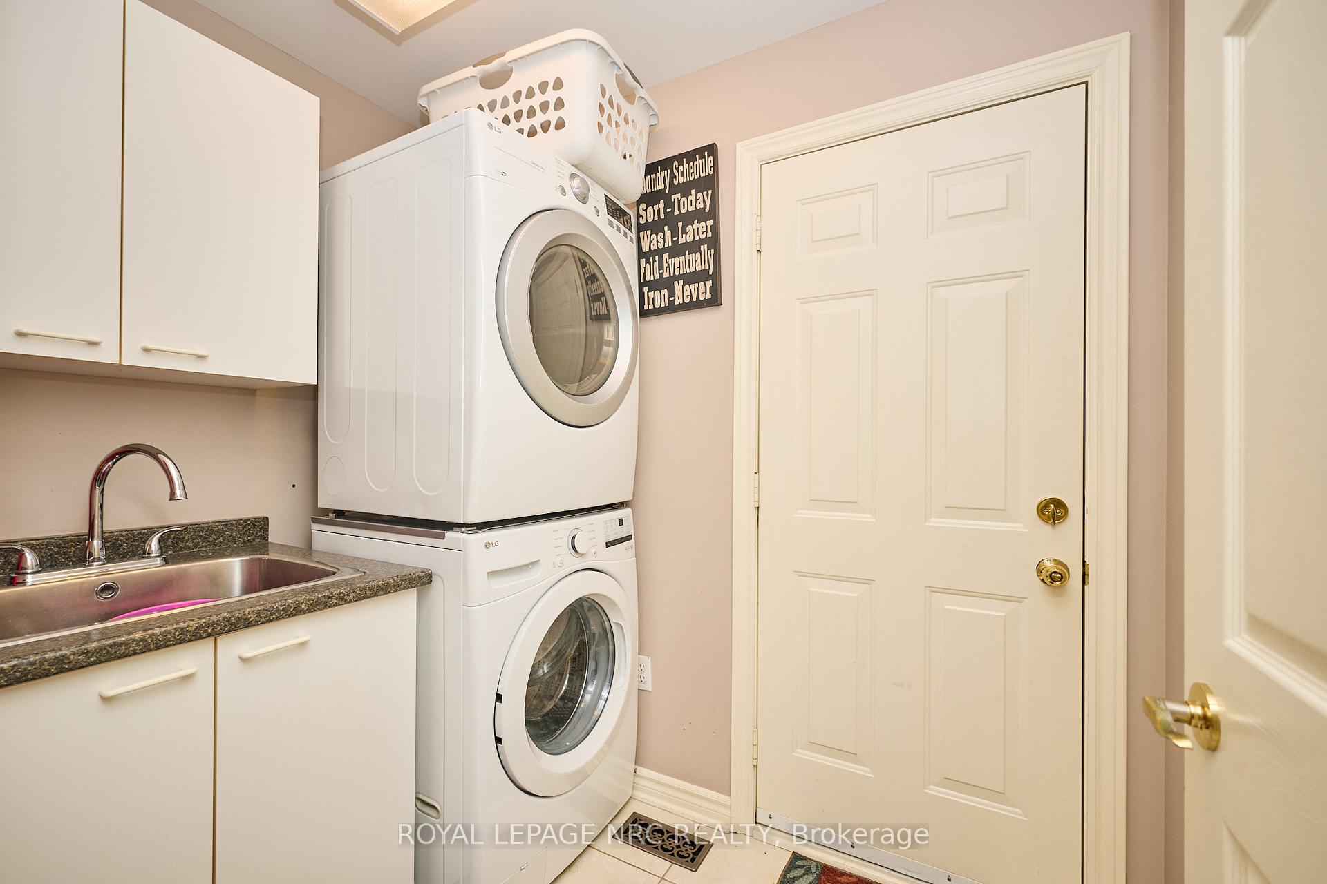 Photo 18 of 7926 Foxe Drive, Niagara Falls, Mt. Carmel — HOMEH