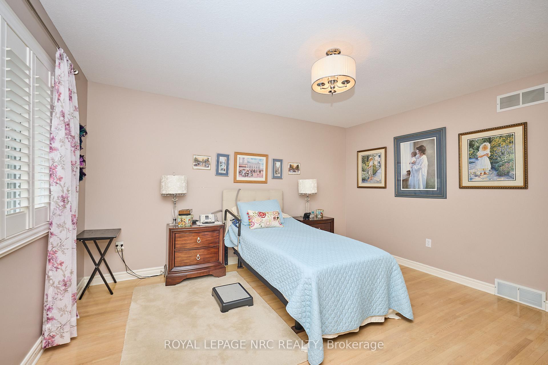 Photo 24 of 7926 Foxe Drive, Niagara Falls, Mt. Carmel — HOMEH