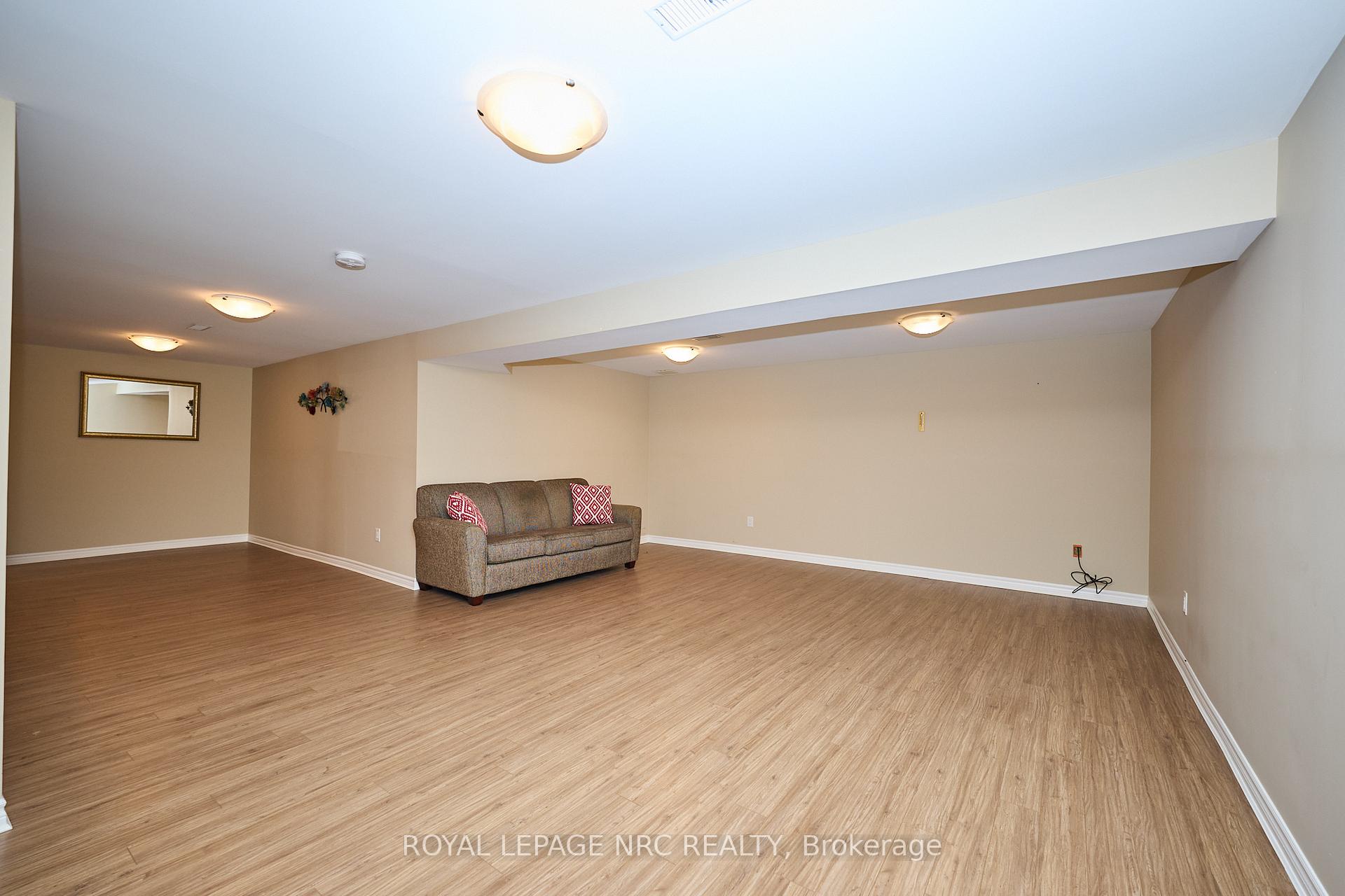 Photo 32 of 7926 Foxe Drive, Niagara Falls, Mt. Carmel — HOMEH