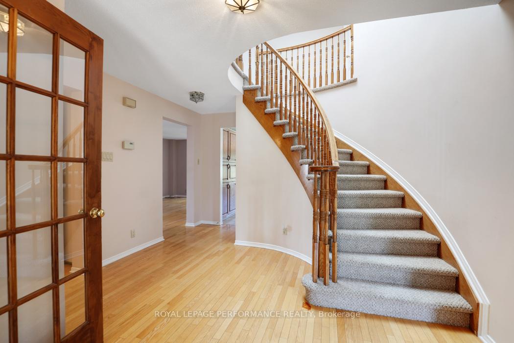 Photo 3 of 1870 Robinwood Place, Ottawa, Chapel Hill — HOMEH