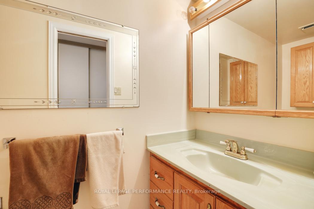 Photo 5 of 1870 Robinwood Place, Ottawa, Chapel Hill — HOMEH