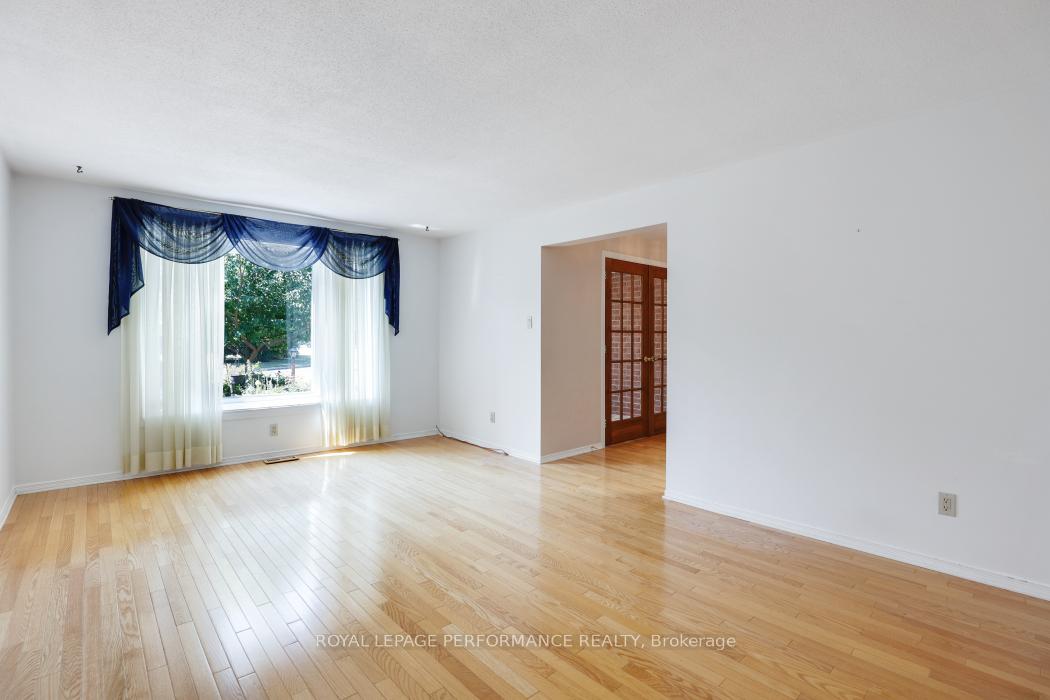 Photo 6 of 1870 Robinwood Place, Ottawa, Chapel Hill — HOMEH