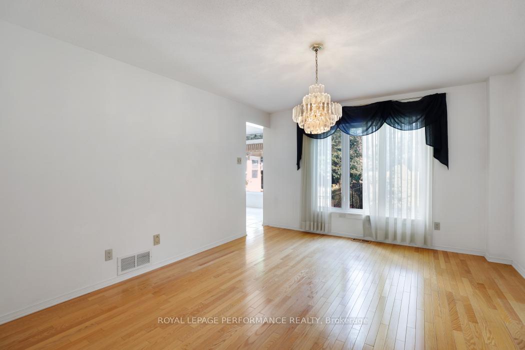 Photo 9 of 1870 Robinwood Place, Ottawa, Chapel Hill — HOMEH