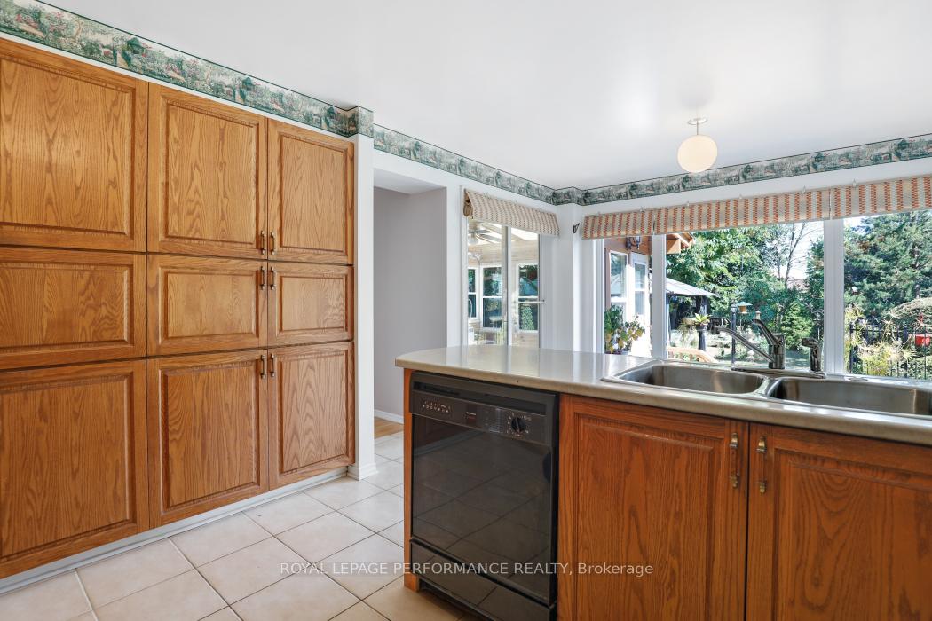 Photo 13 of 1870 Robinwood Place, Ottawa, Chapel Hill — HOMEH