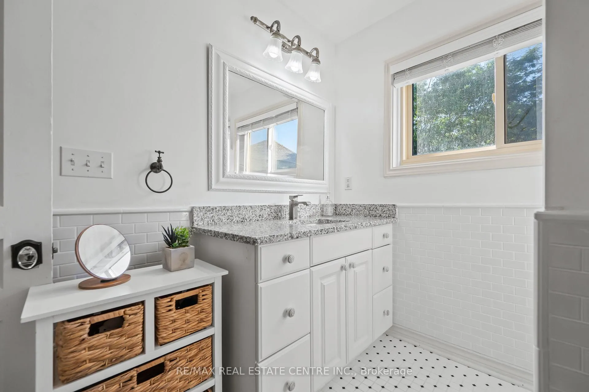 Photo 120 of 415 Wallace Ave N, North Perth, Listowel — HOMEH