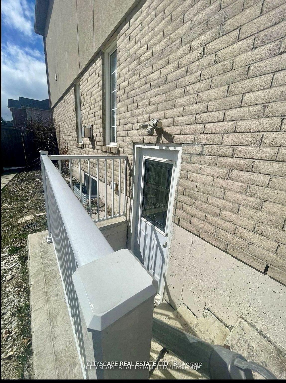 Photo 1 of Unit B, 1048 Zimmerman Crescent, Milton, Beaty — HOMEH