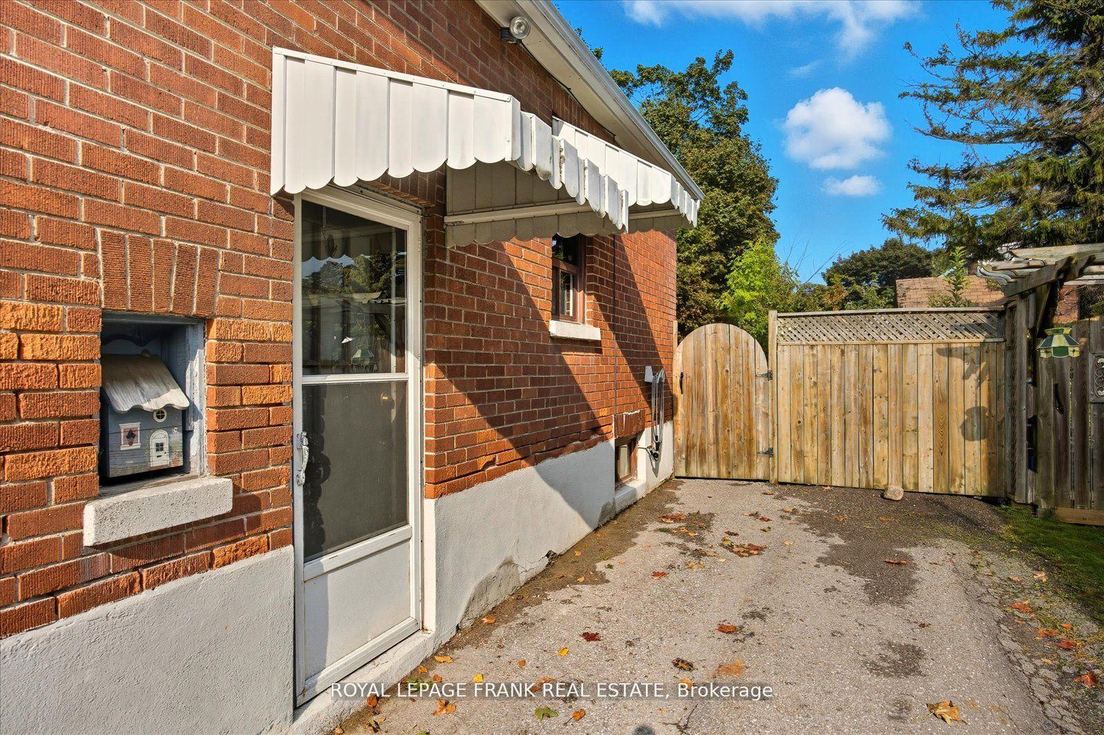 Photo 23 of 71 Lasalle Avenue, Oshawa, Central — HOMEH