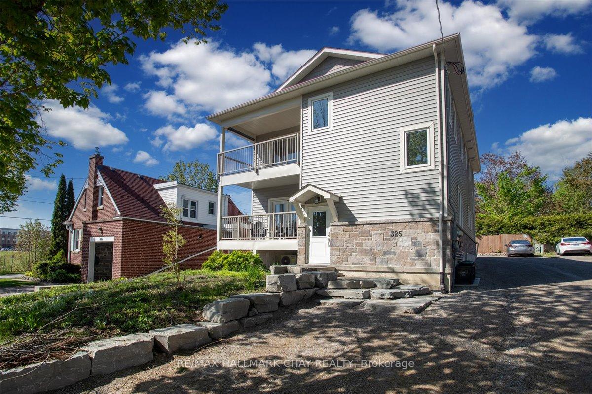 Front of Unit Unit 2, 325 Peter Street N