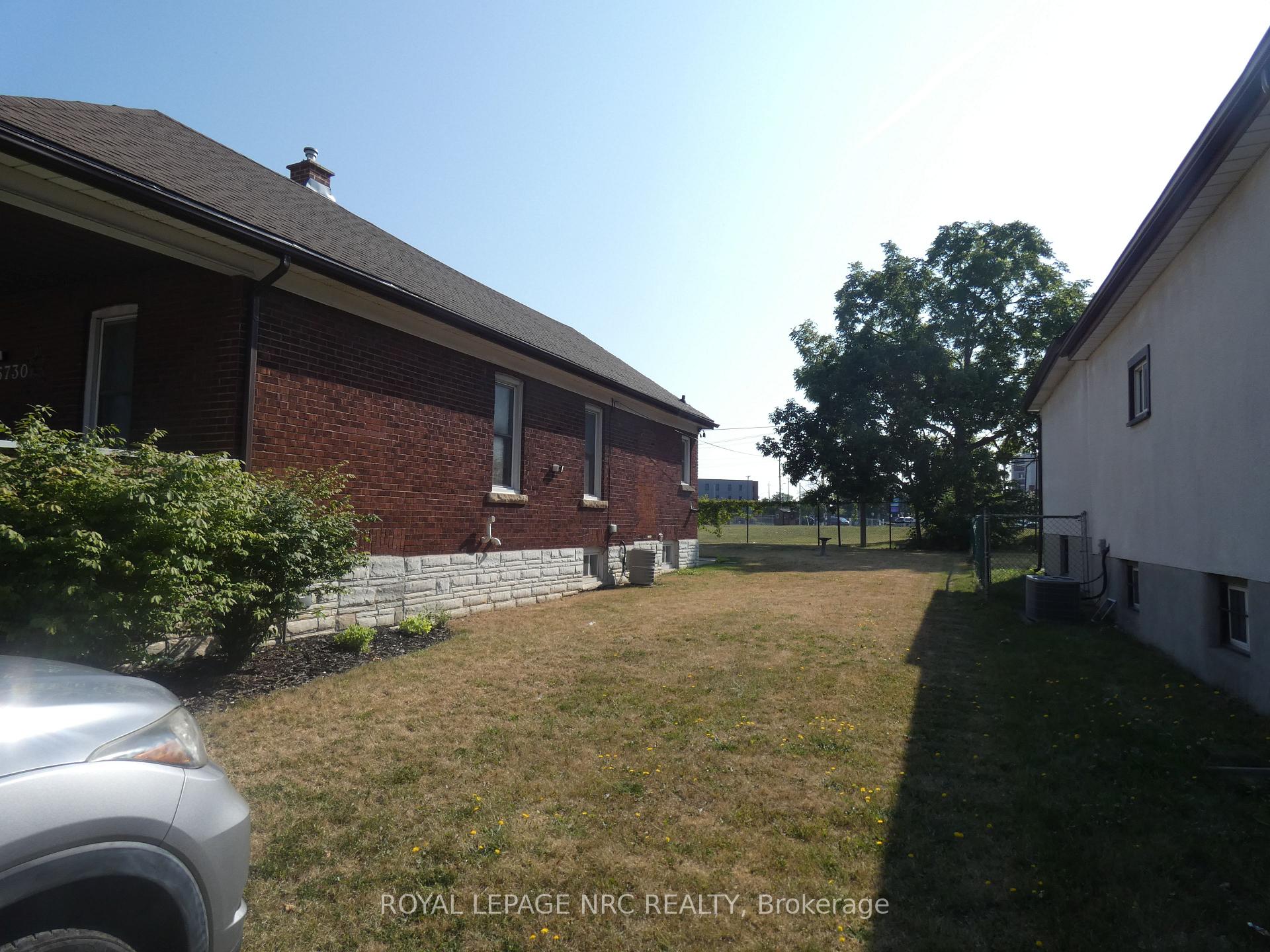 Photo 2 of 5730 Desson Avenue, Niagara Falls, Clifton Hill — HOMEH