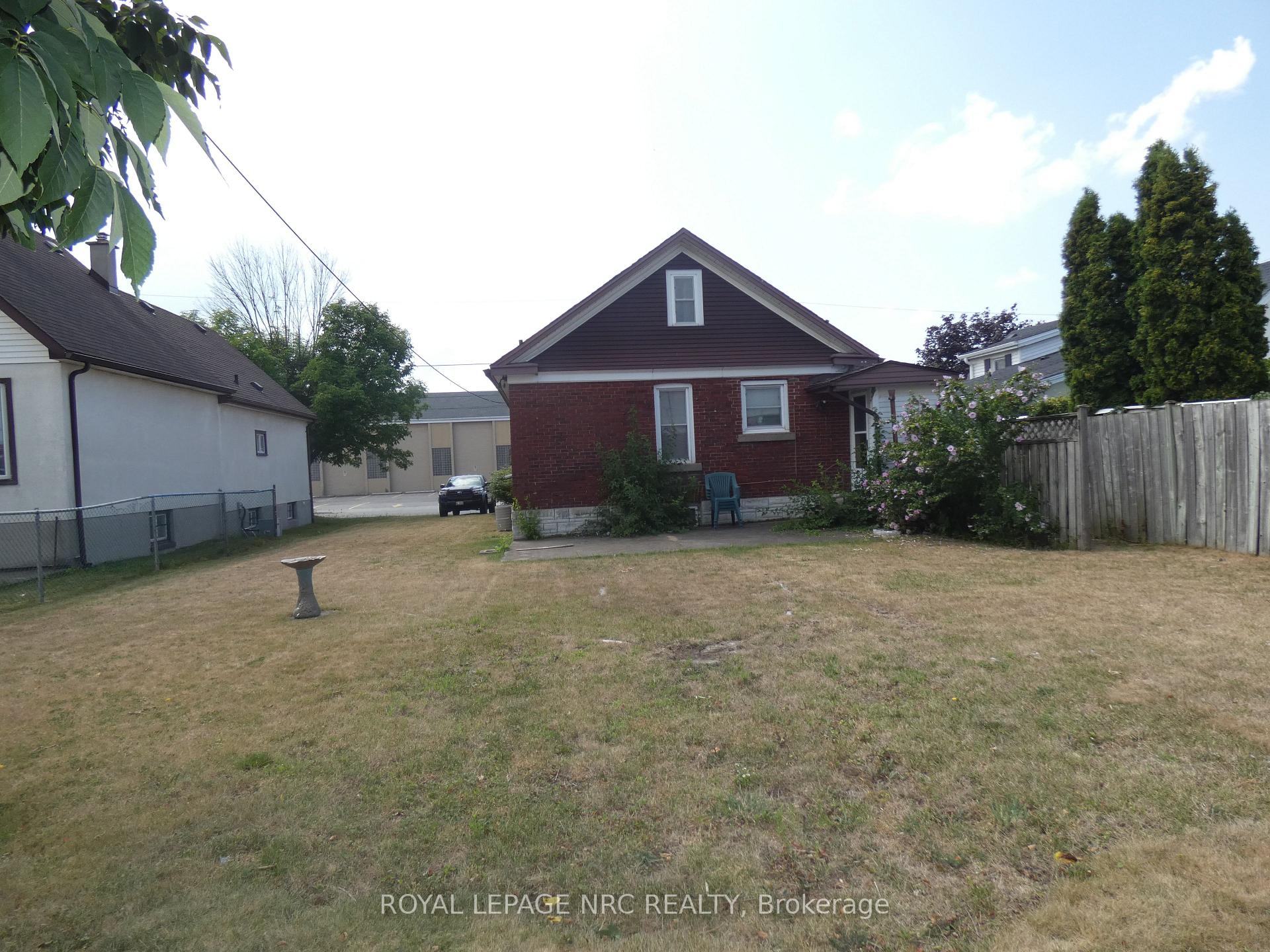 Photo 3 of 5730 Desson Avenue, Niagara Falls, Clifton Hill — HOMEH