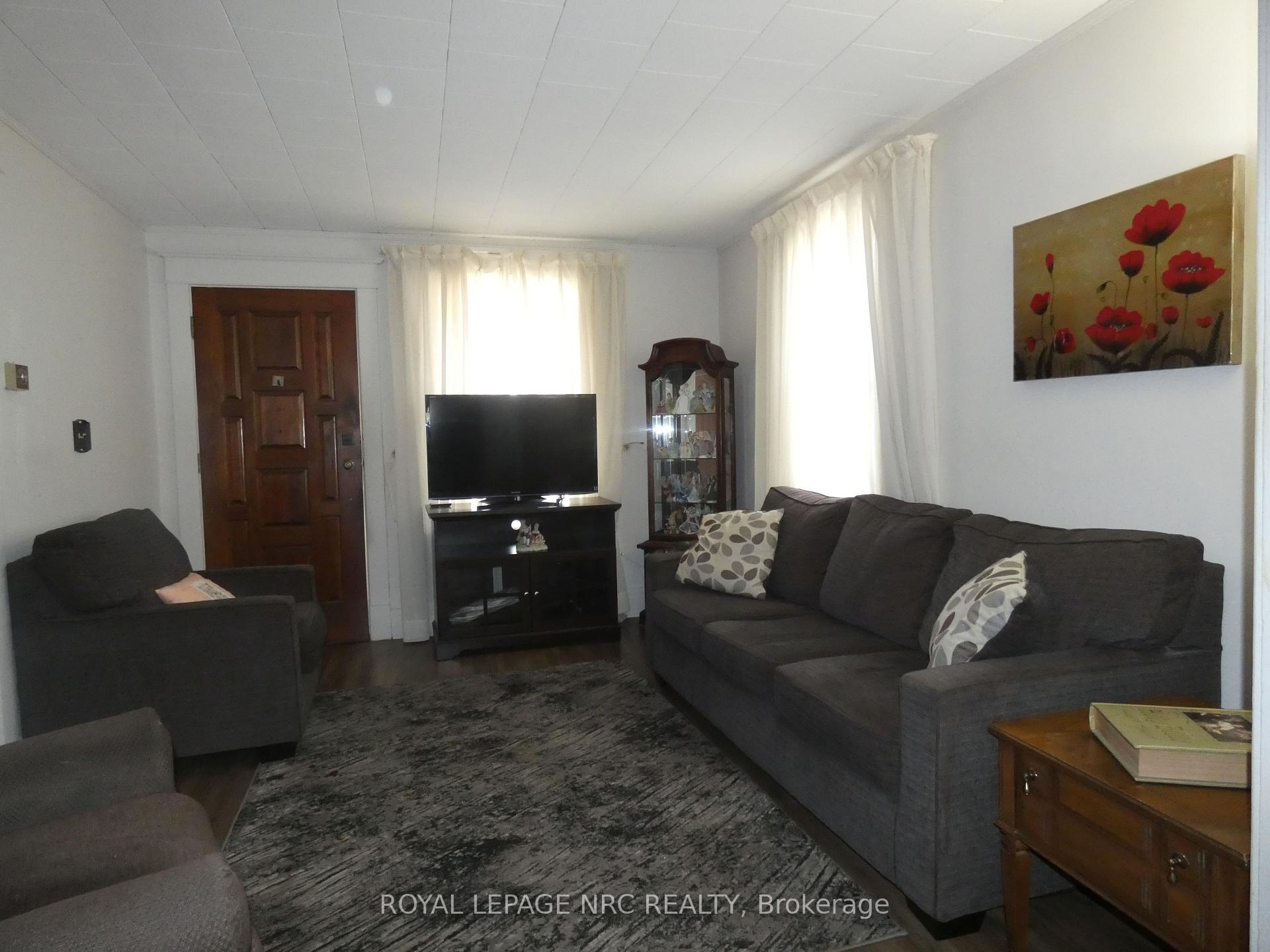 Photo 5 of 5730 Desson Avenue, Niagara Falls, Clifton Hill — HOMEH