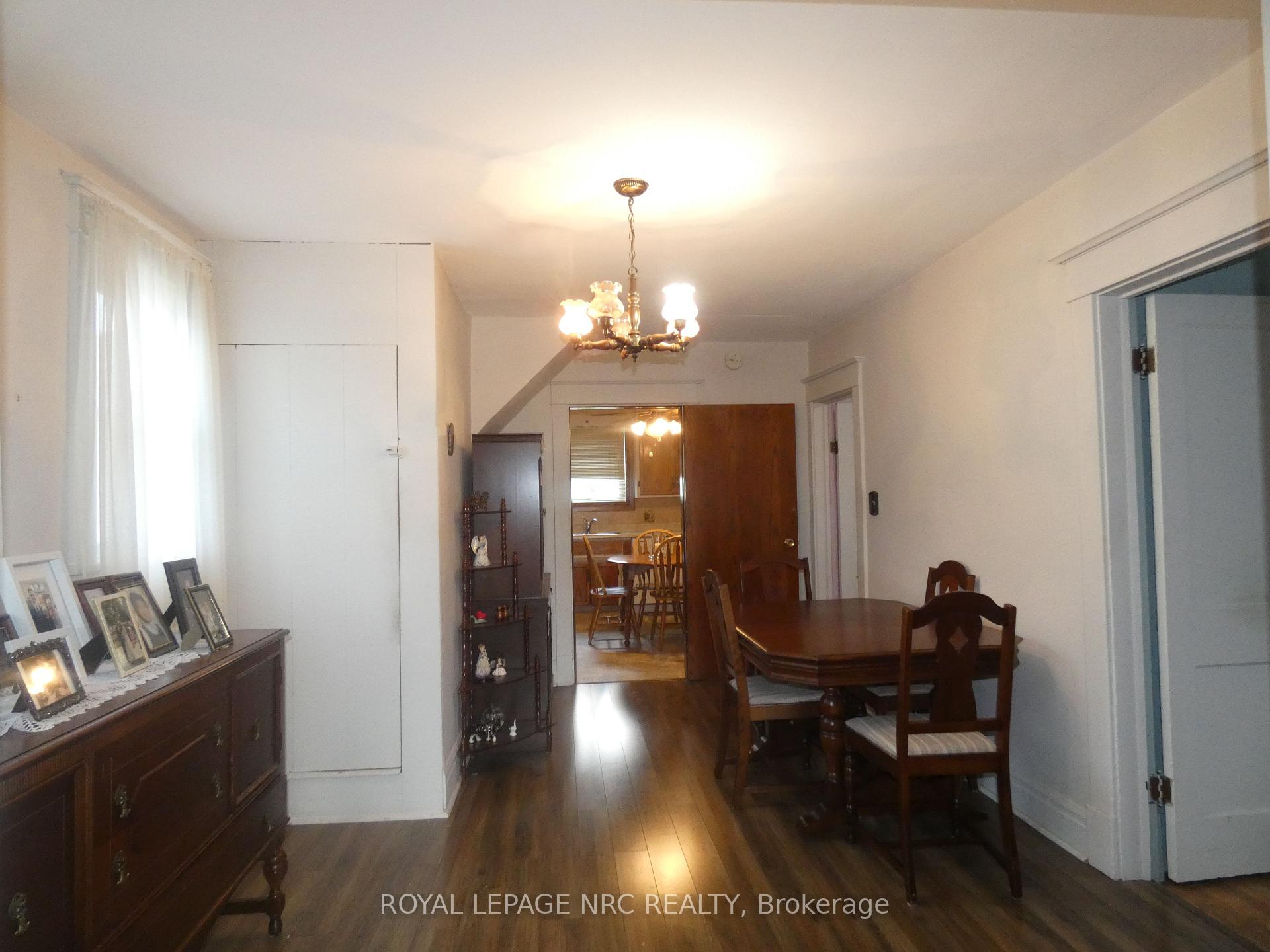 Photo 6 of 5730 Desson Avenue, Niagara Falls, Clifton Hill — HOMEH