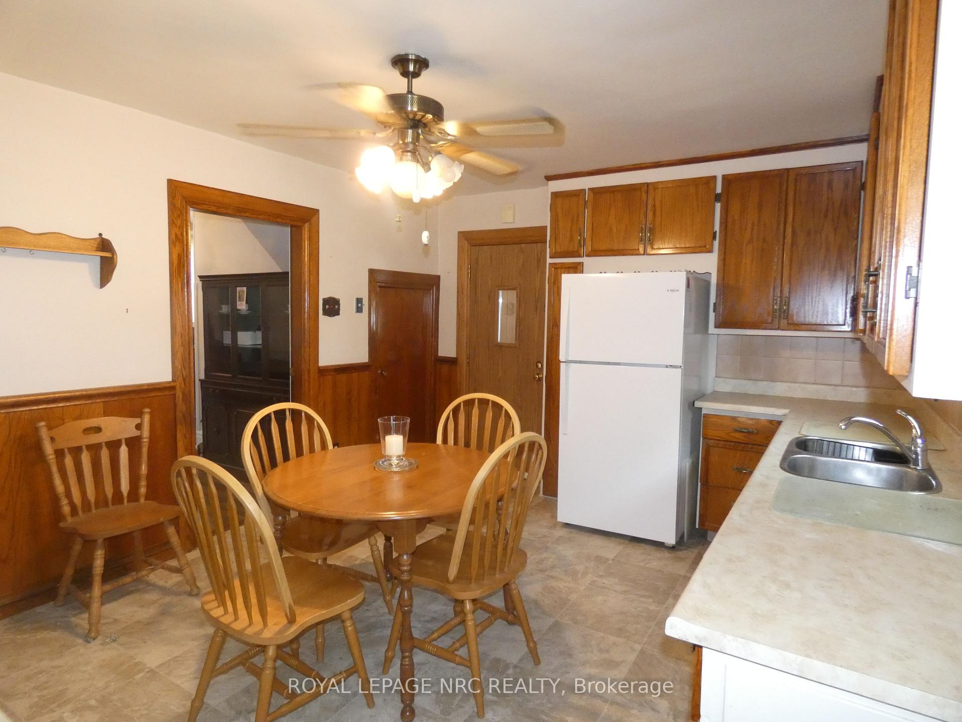 Photo 8 of 5730 Desson Avenue, Niagara Falls, Clifton Hill — HOMEH