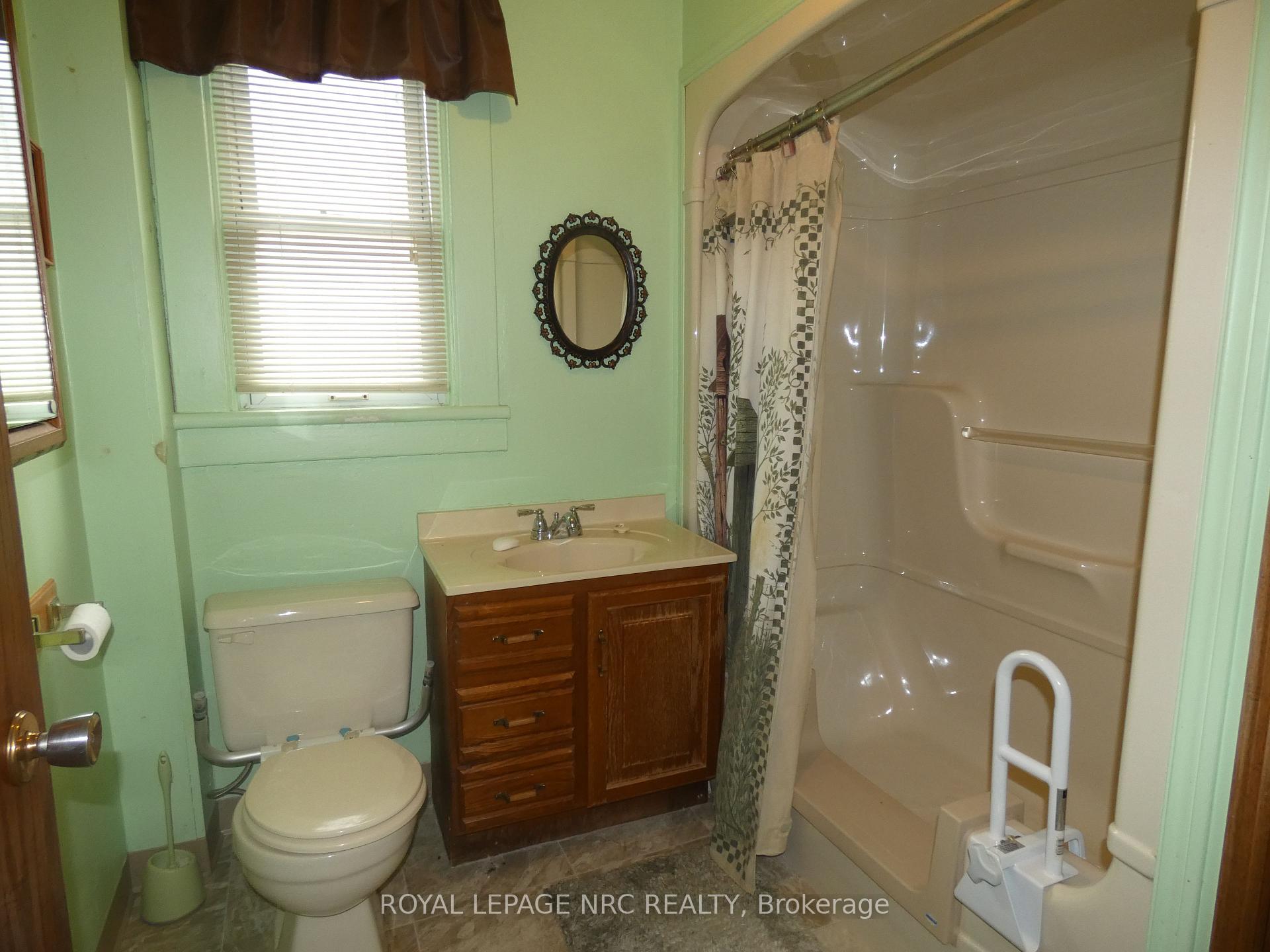 Photo 10 of 5730 Desson Avenue, Niagara Falls, Clifton Hill — HOMEH