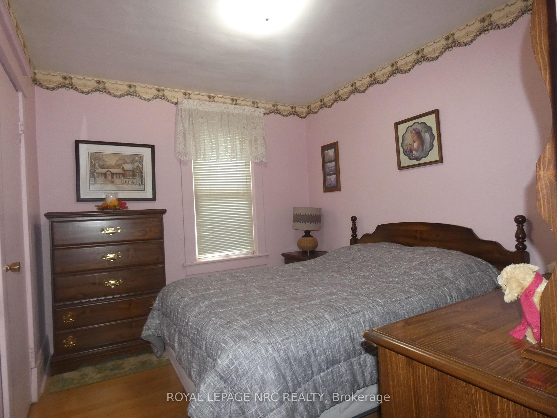 Photo 13 of 5730 Desson Avenue, Niagara Falls, Clifton Hill — HOMEH