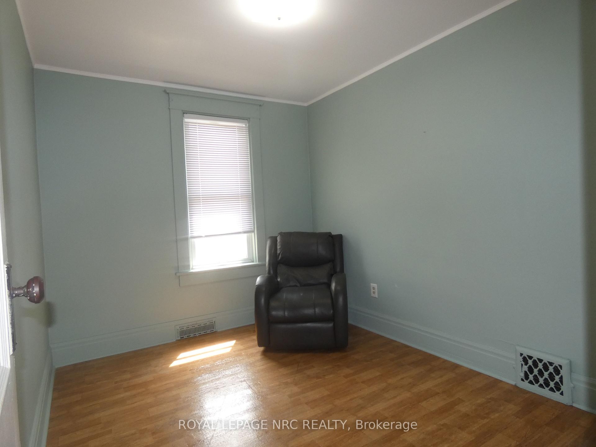 Photo 14 of 5730 Desson Avenue, Niagara Falls, Clifton Hill — HOMEH