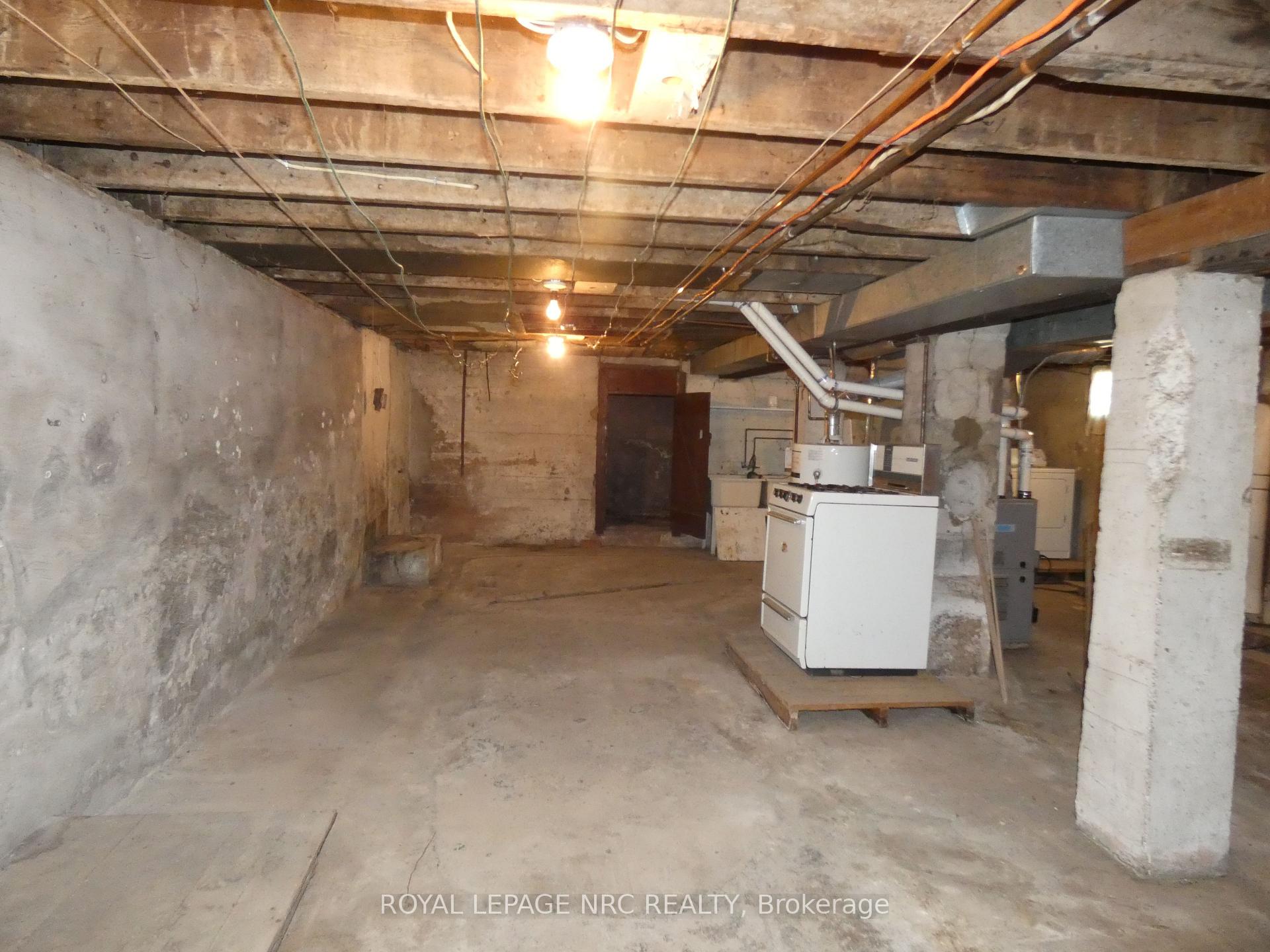 Photo 15 of 5730 Desson Avenue, Niagara Falls, Clifton Hill — HOMEH
