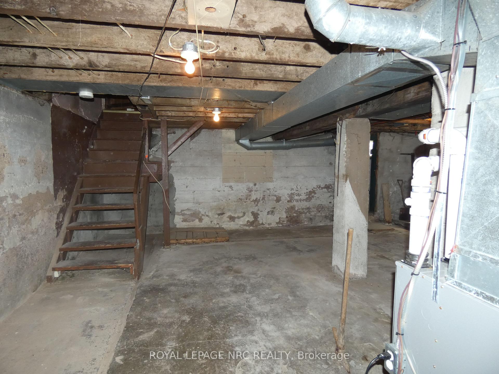 Photo 16 of 5730 Desson Avenue, Niagara Falls, Clifton Hill — HOMEH