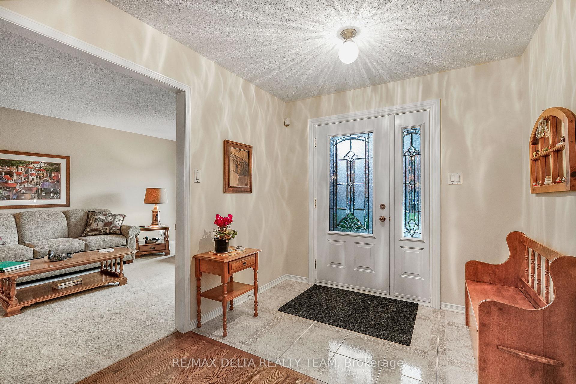 Photo 3 of 745 Hauteview Crescent, Ottawa, Fallingbrook/Ridgemount — HOMEH