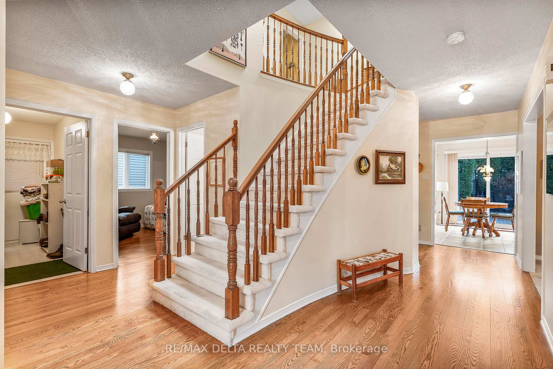 Photo 4 of 745 Hauteview Crescent, Ottawa, Fallingbrook/Ridgemount — HOMEH