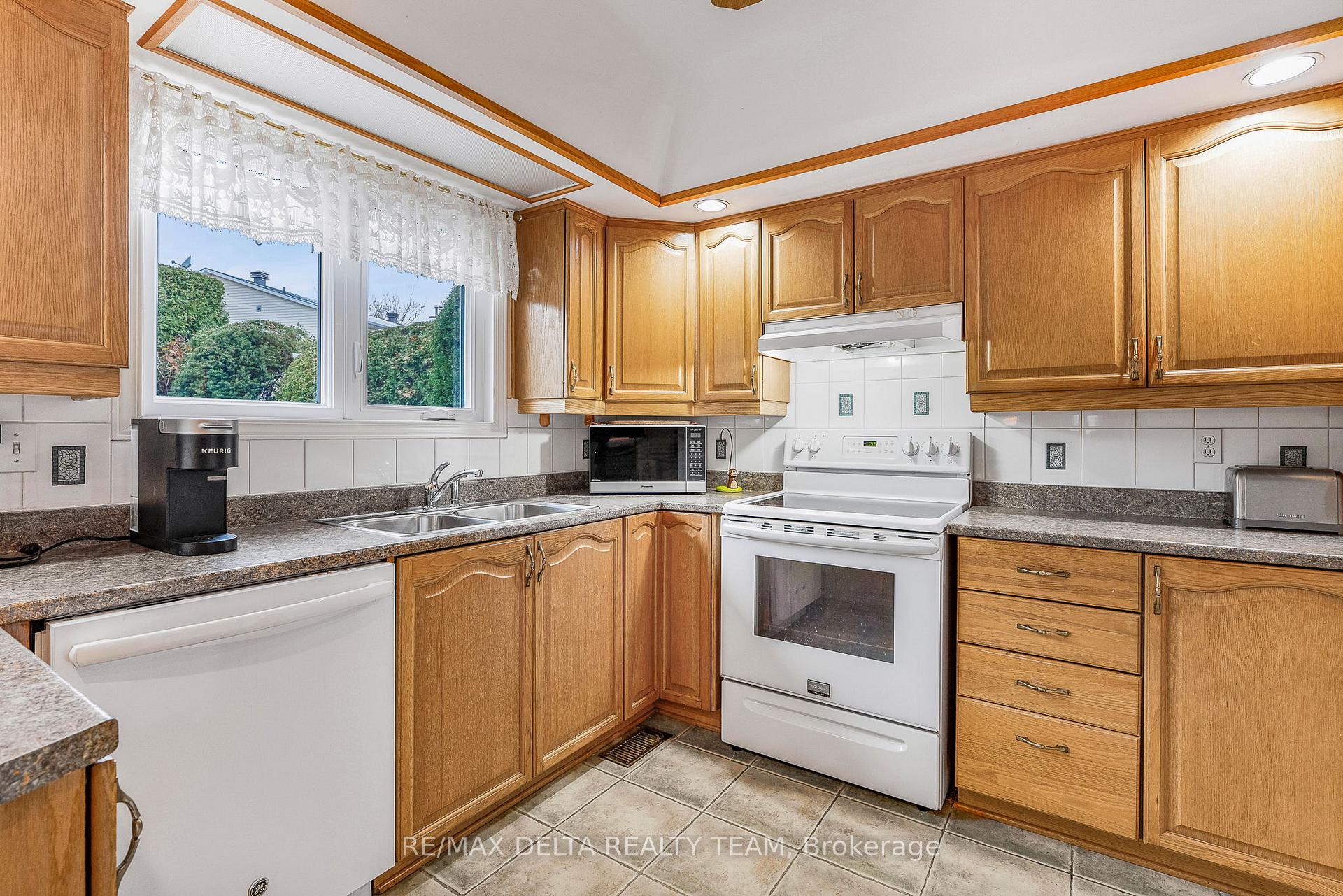 Photo 16 of 745 Hauteview Crescent, Ottawa, Fallingbrook/Ridgemount — HOMEH