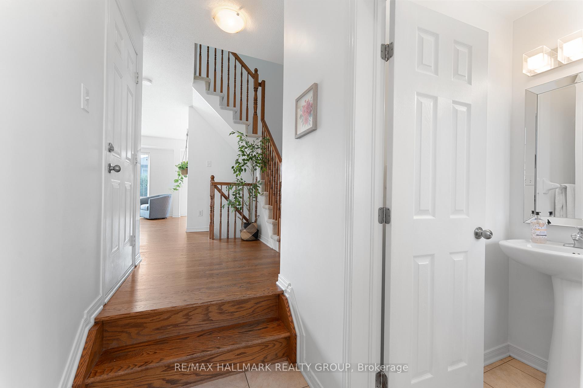 Photo 3 of 216 Rolling Meadow Crescent, Ottawa, Mer Bleue/Bradley Estates/Anderson Park — HOMEH