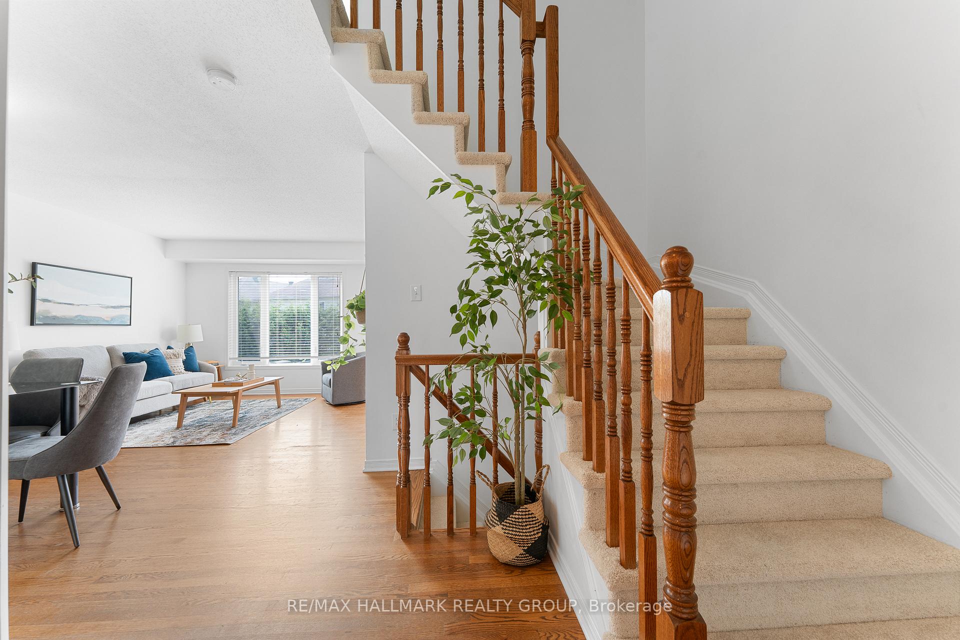 Photo 5 of 216 Rolling Meadow Crescent, Ottawa, Mer Bleue/Bradley Estates/Anderson Park — HOMEH