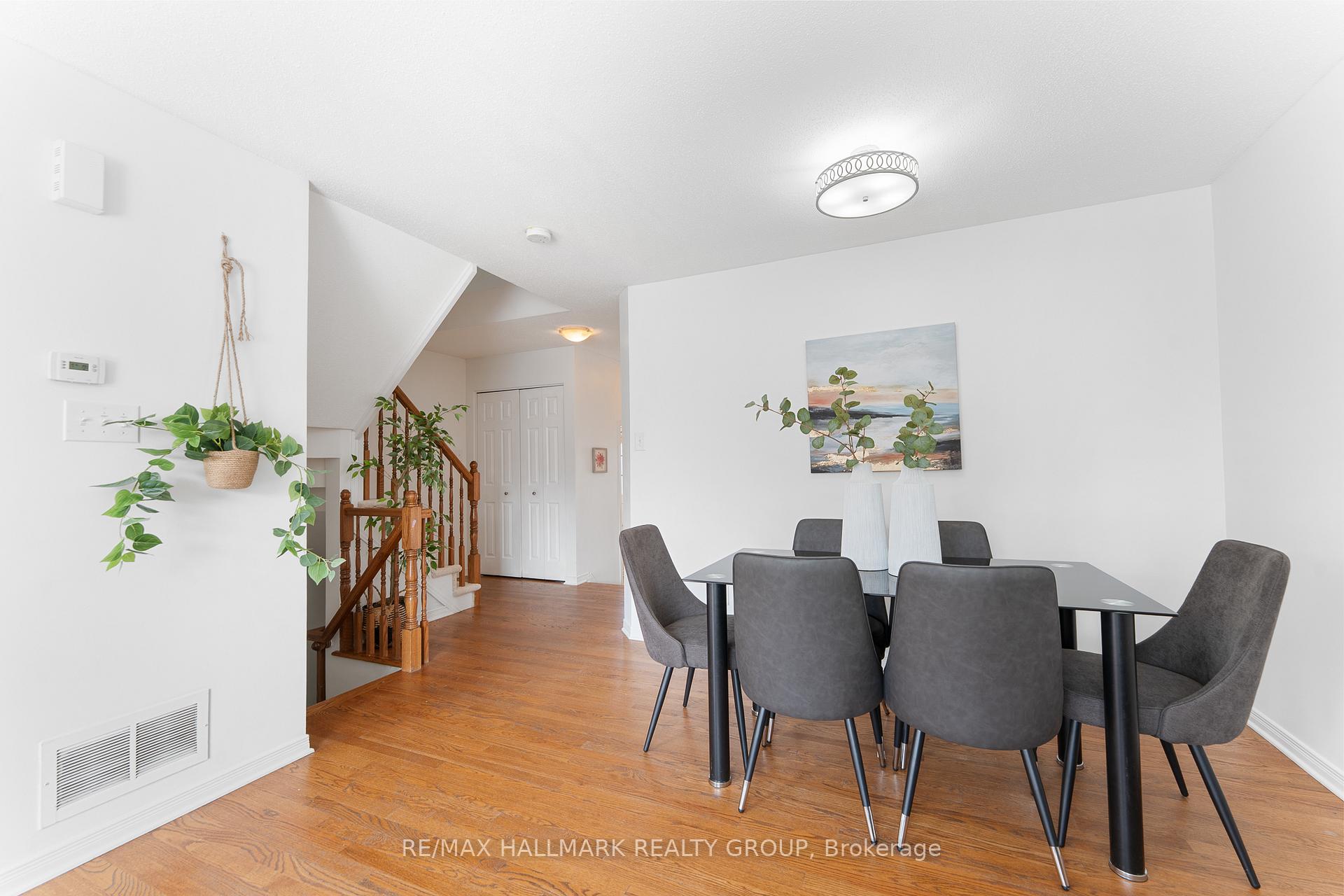 Photo 8 of 216 Rolling Meadow Crescent, Ottawa, Mer Bleue/Bradley Estates/Anderson Park — HOMEH