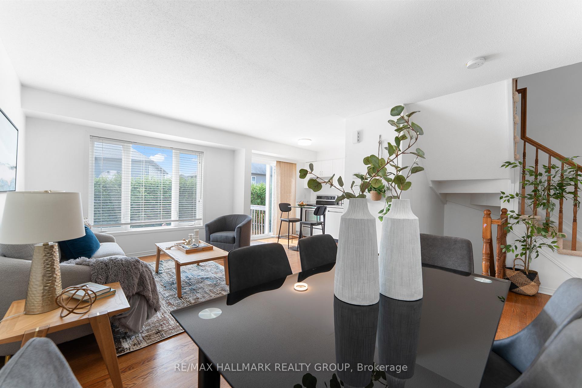 Photo 9 of 216 Rolling Meadow Crescent, Ottawa, Mer Bleue/Bradley Estates/Anderson Park — HOMEH