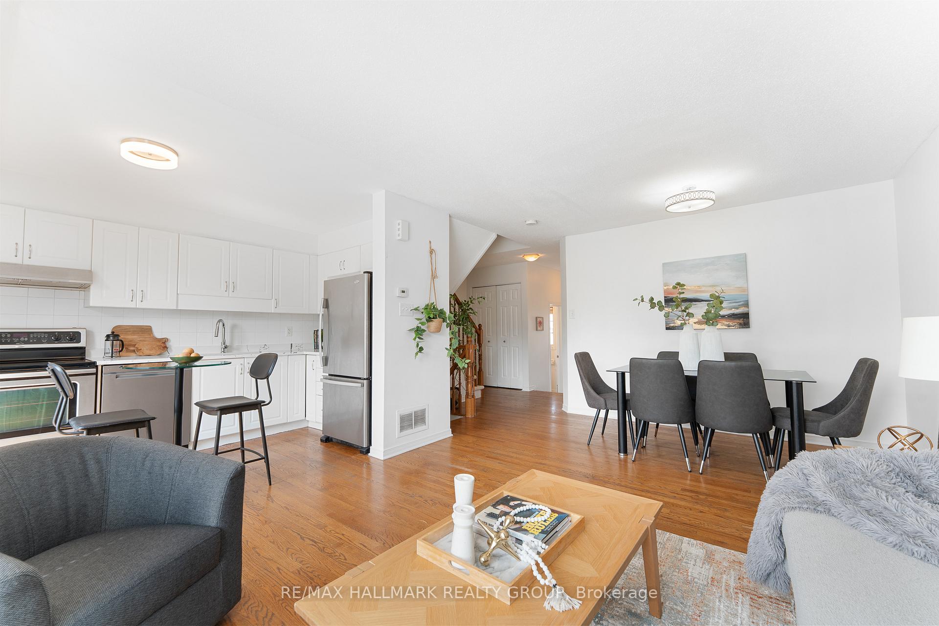 Photo 12 of 216 Rolling Meadow Crescent, Ottawa, Mer Bleue/Bradley Estates/Anderson Park — HOMEH
