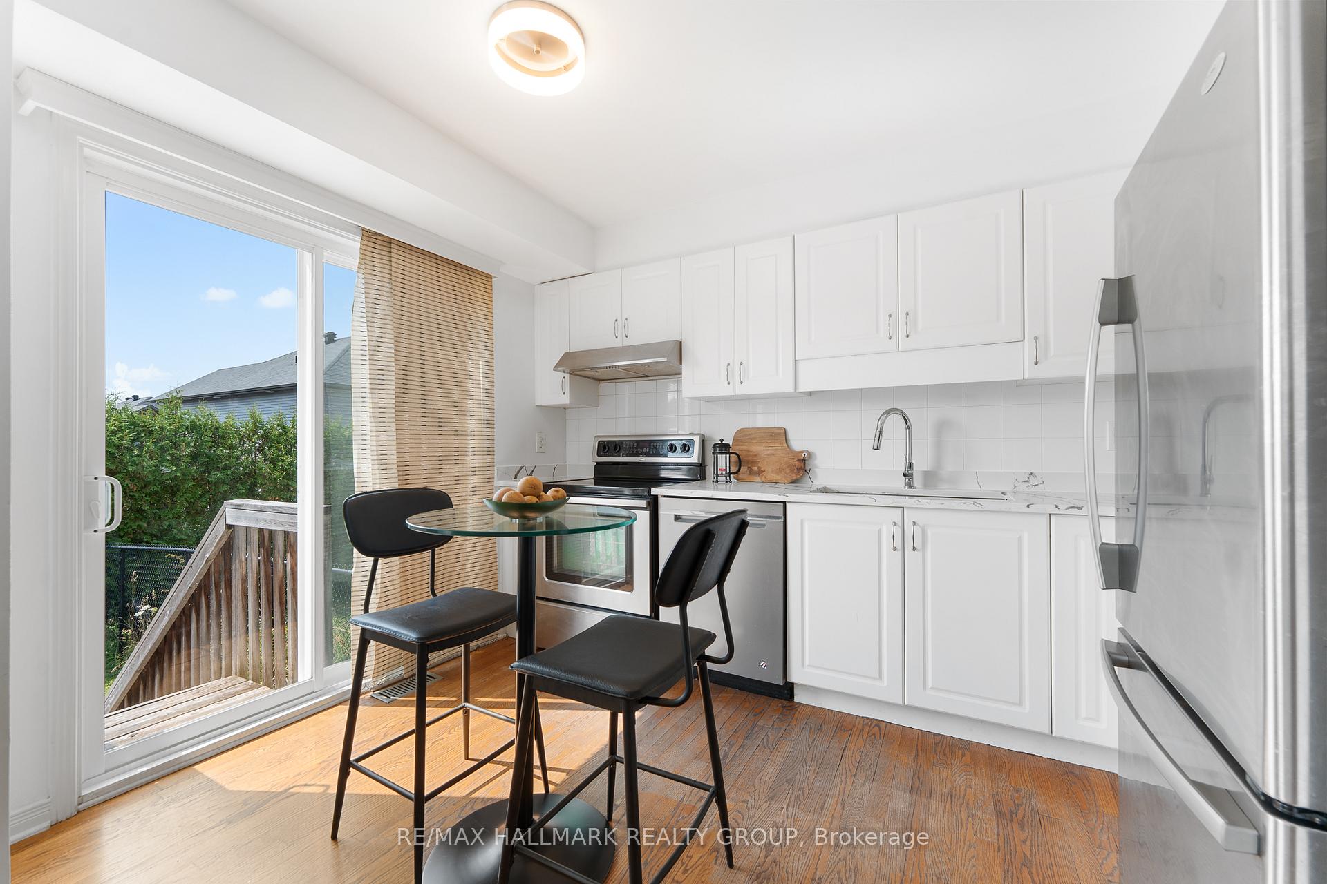 Photo 16 of 216 Rolling Meadow Crescent, Ottawa, Mer Bleue/Bradley Estates/Anderson Park — HOMEH