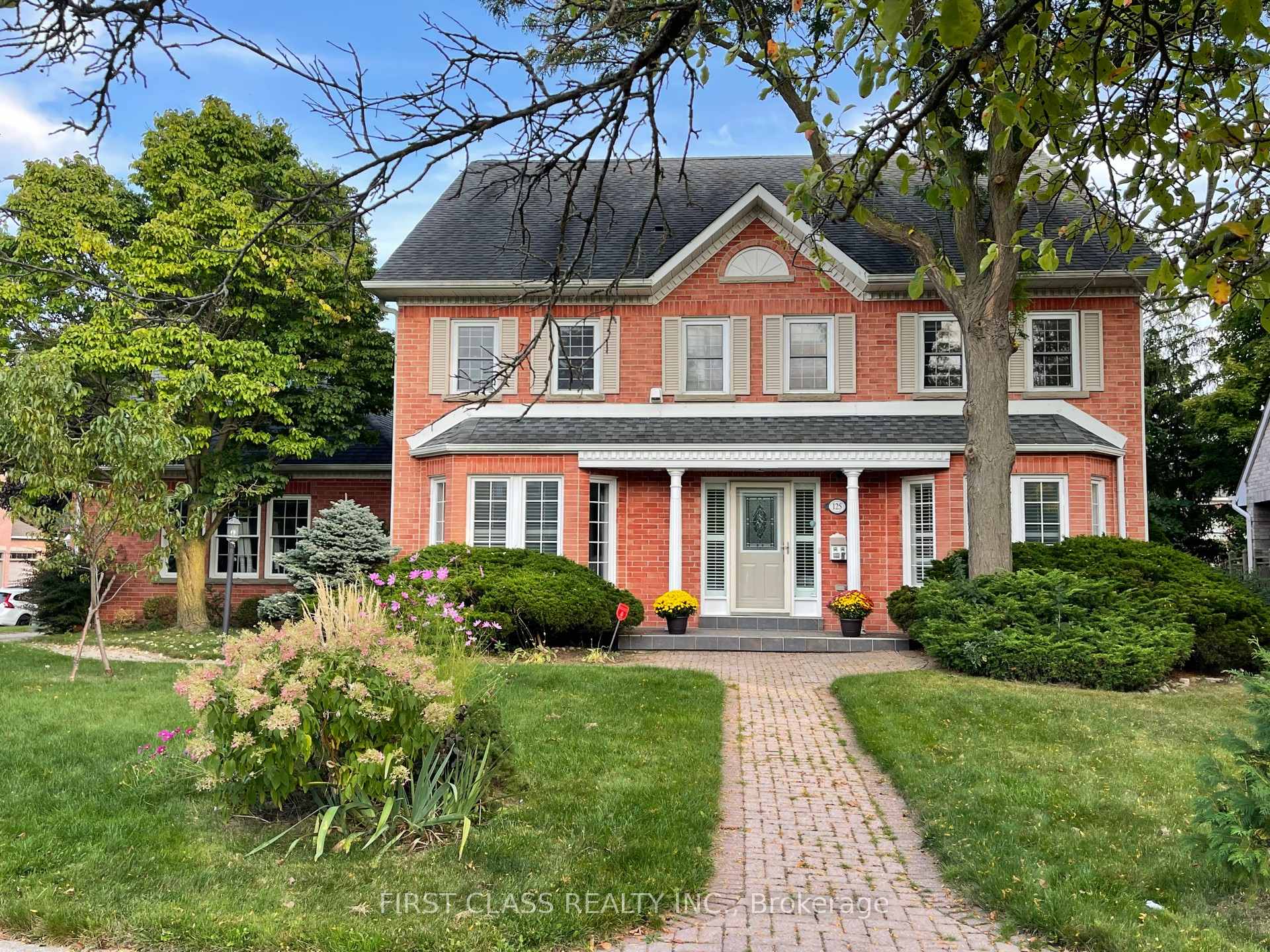 Front of 125 Longwater Chase