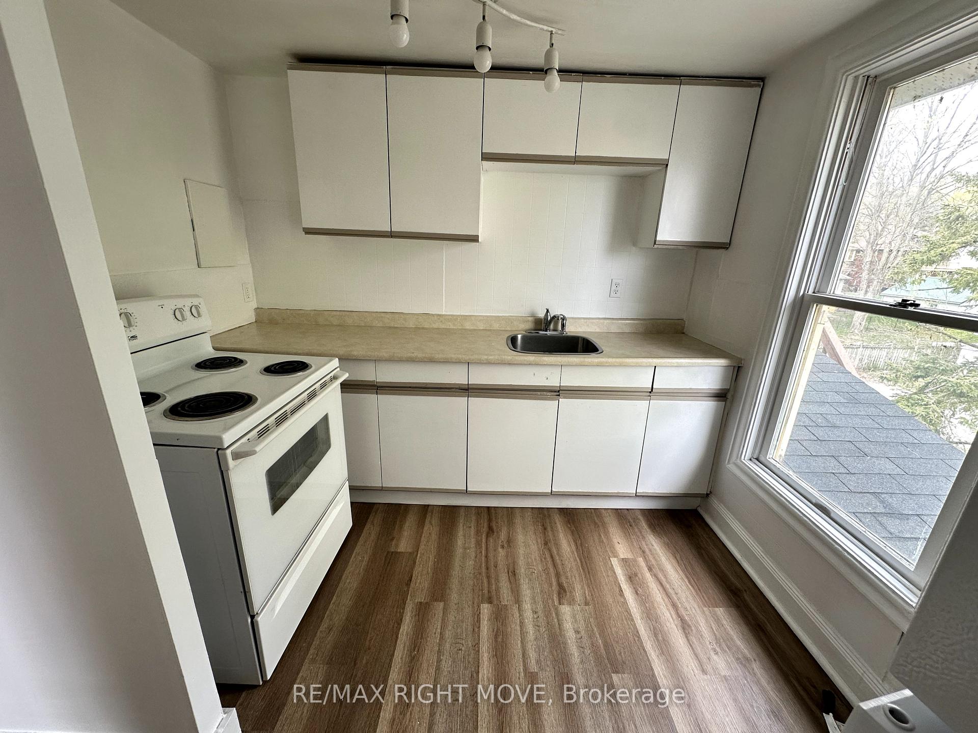 Photo 3 of 96 Neywash Street, Orillia — HOMEH