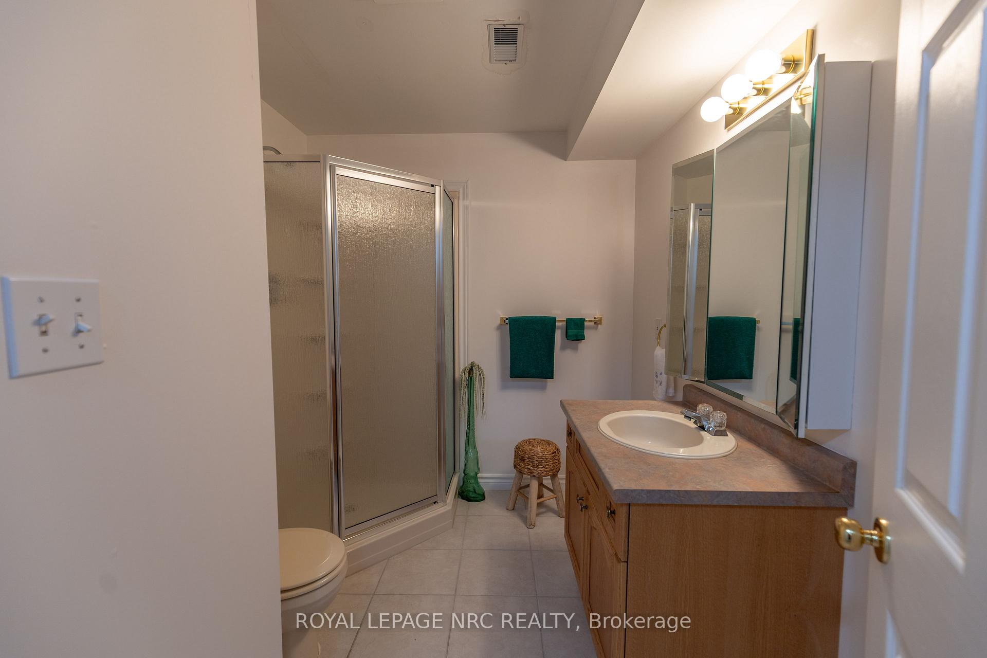 Photo 3 of 5 Kinsman Court, Pelham, Fonthill — HOMEH