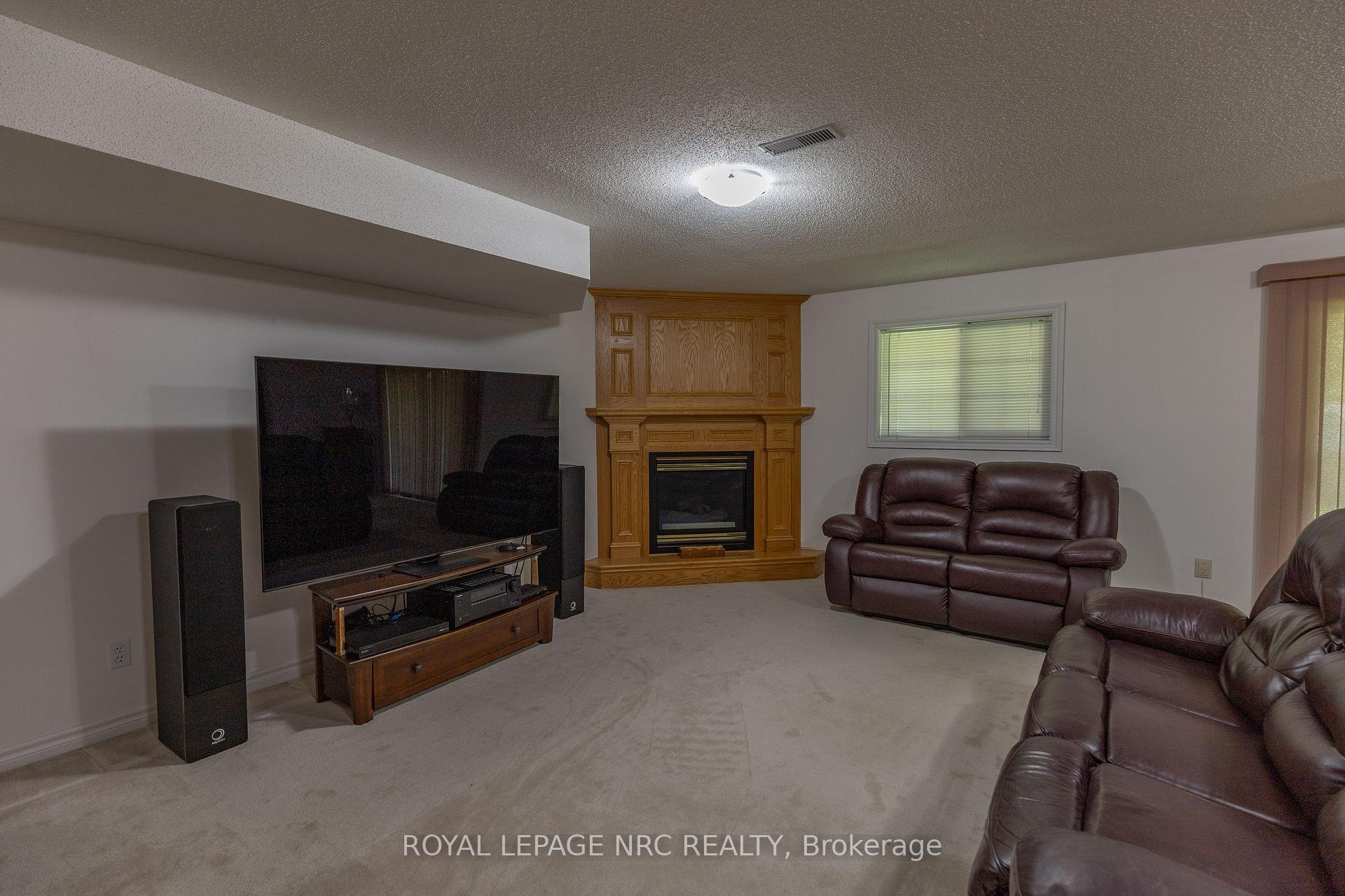Photo 11 of 5 Kinsman Court, Pelham, Fonthill — HOMEH