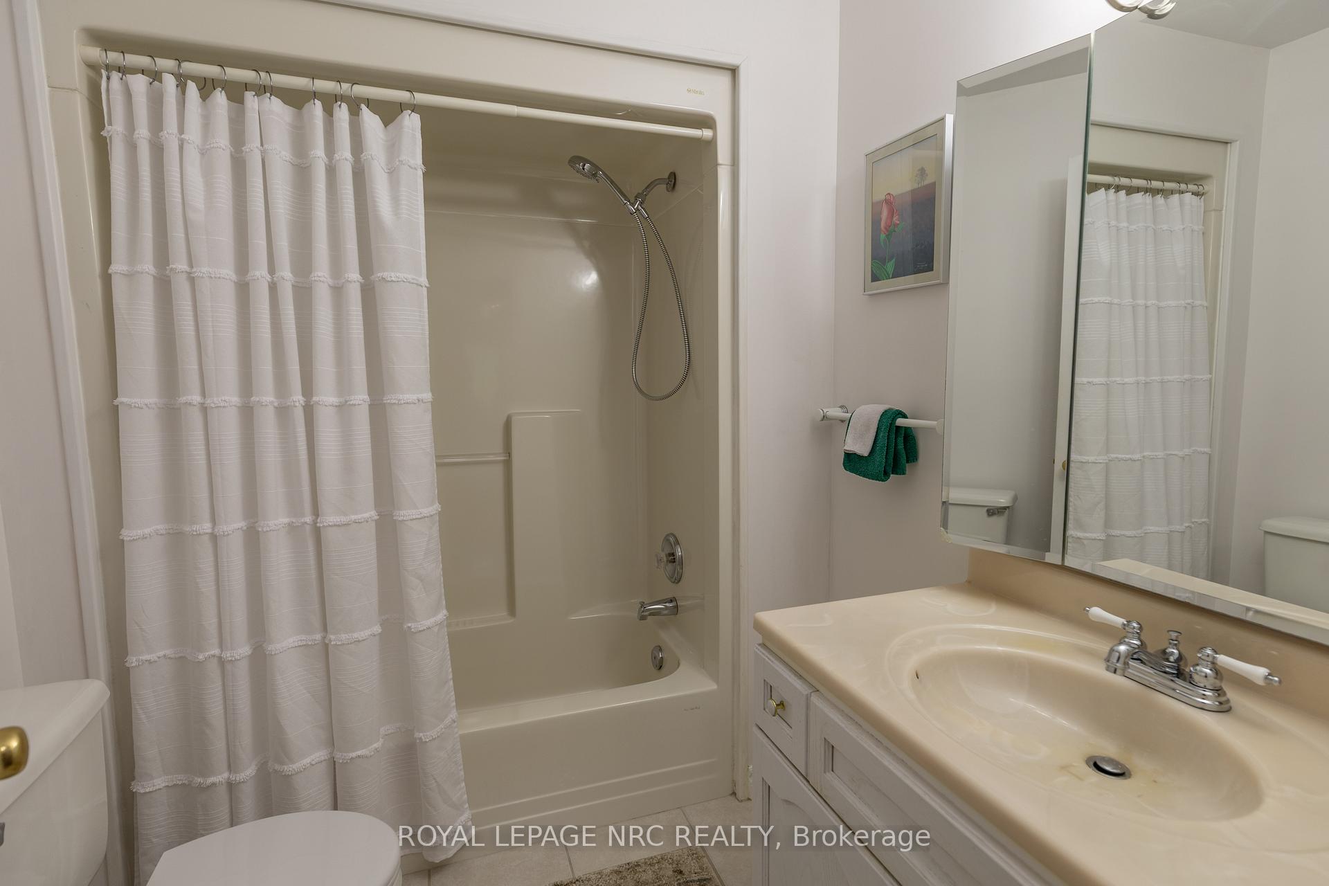 Photo 20 of 5 Kinsman Court, Pelham, Fonthill — HOMEH