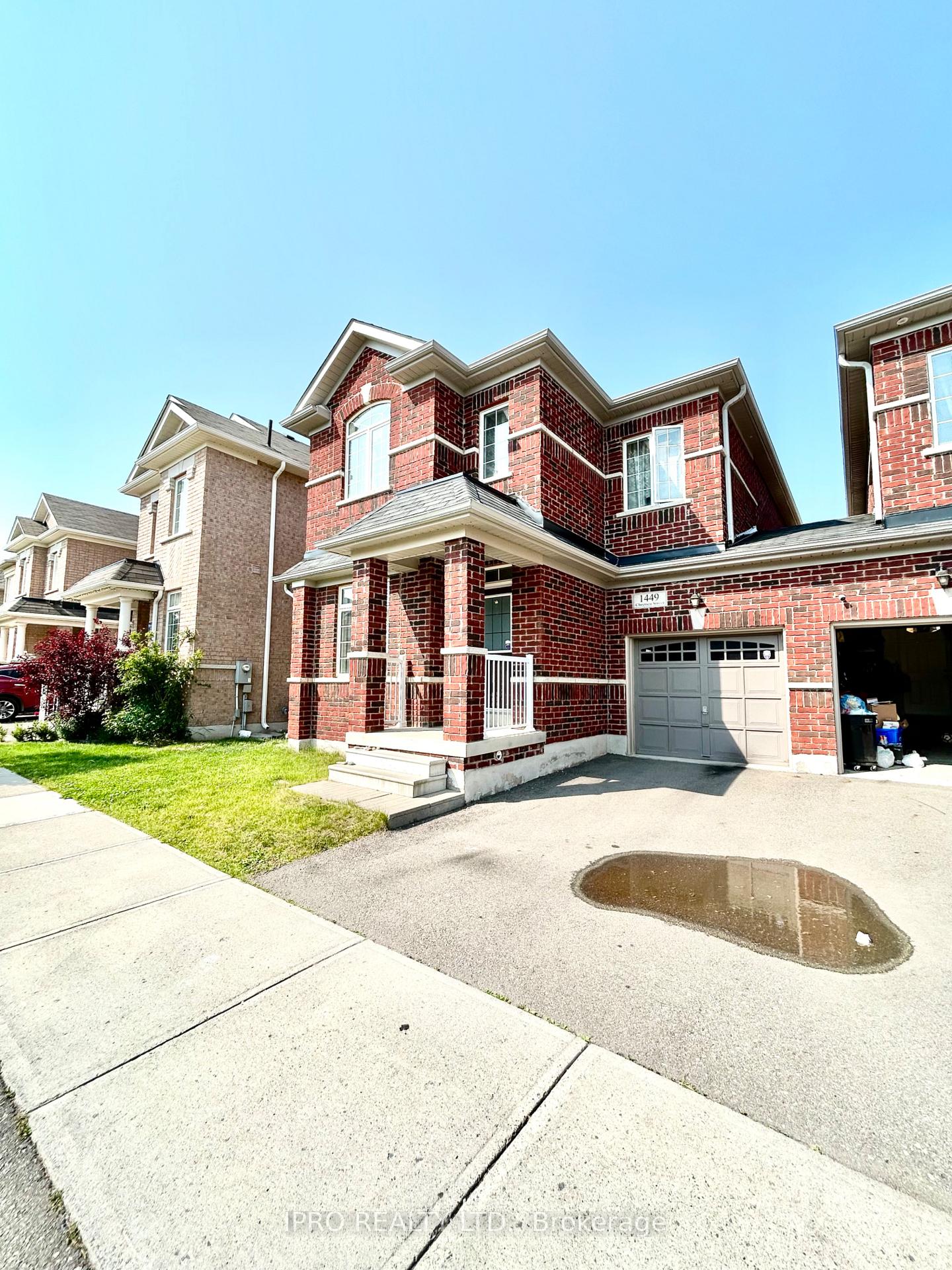 Front of 1449 Chretien Street