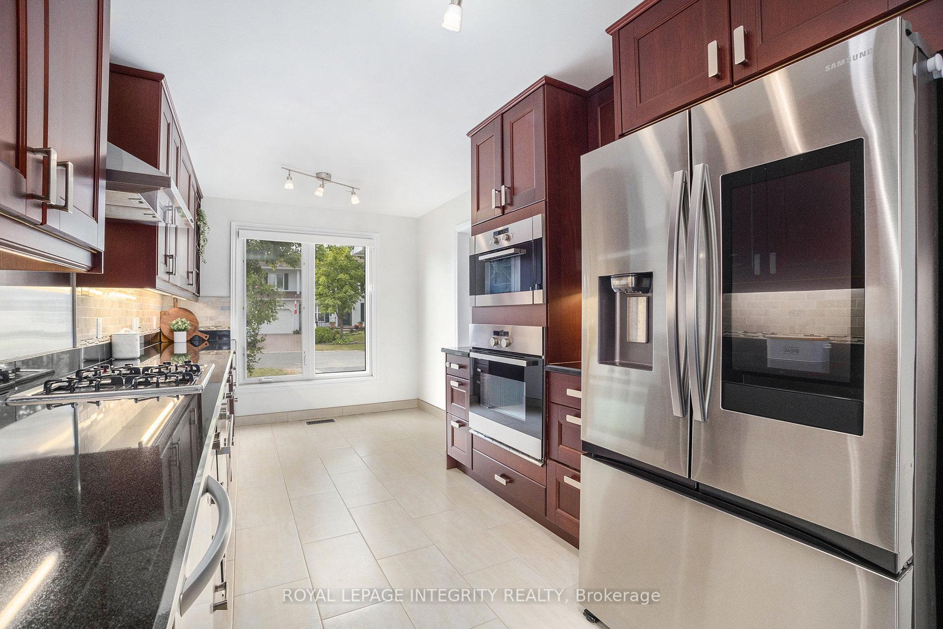 Photo 8 of 1134 St Germain Crescent, Ottawa, Convent Glen North — HOMEH