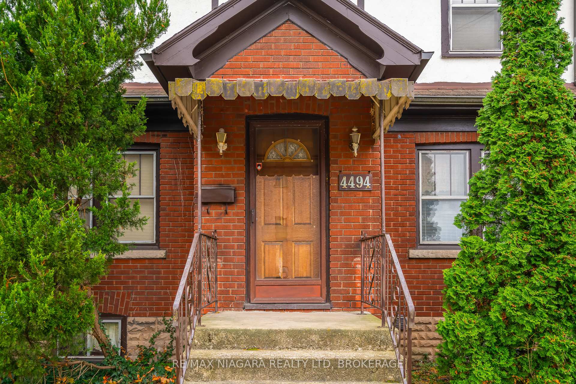 Photo 2 of 4494 Huron Street, Niagara Falls, Downtown — HOMEH