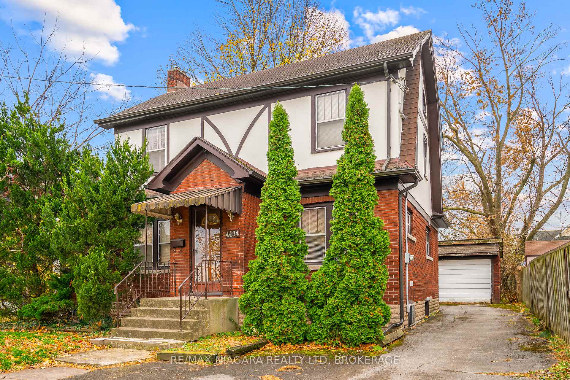 Photo 3 of 4494 Huron Street, Niagara Falls, Downtown — HOMEH