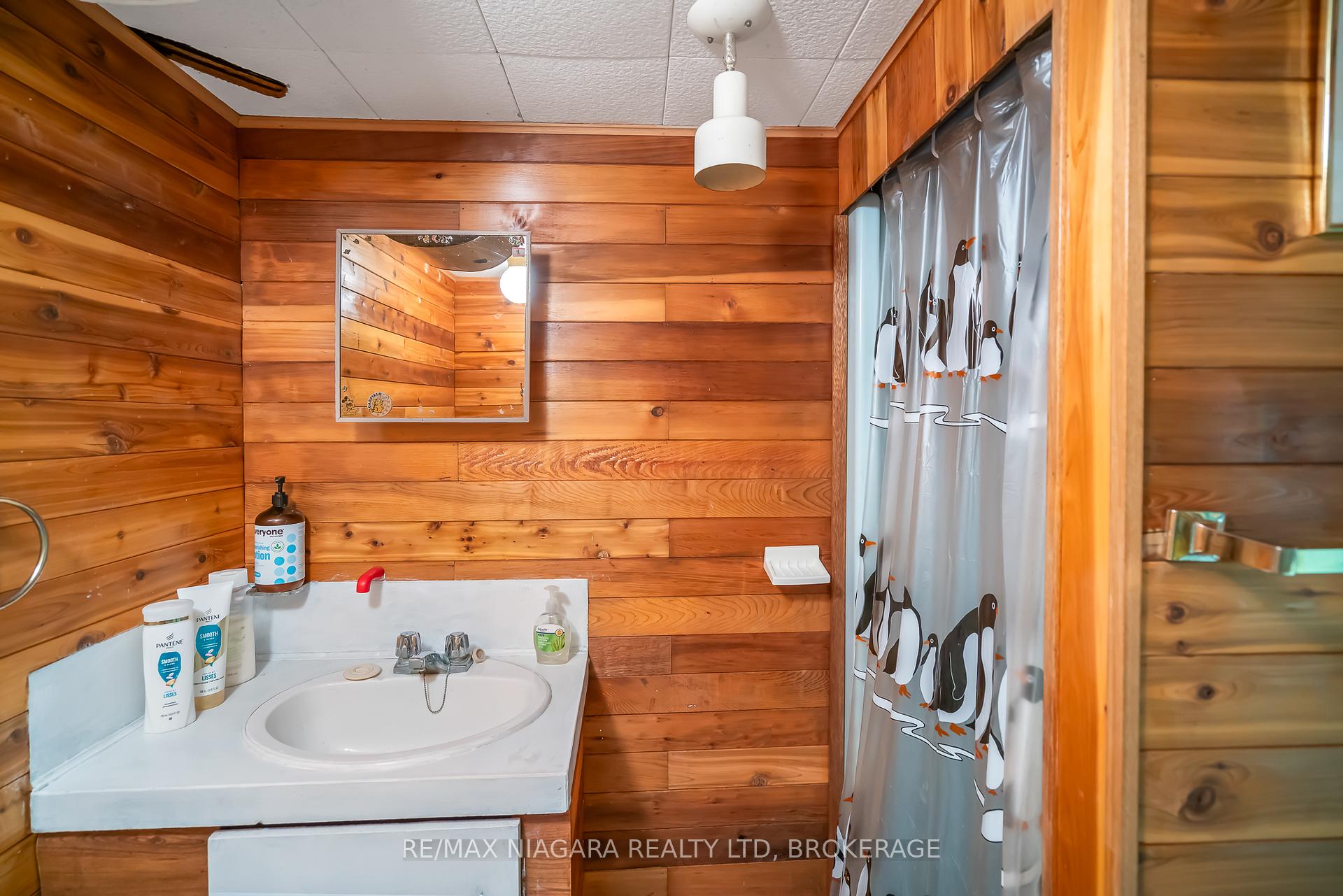 Photo 10 of 4494 Huron Street, Niagara Falls, Downtown — HOMEH