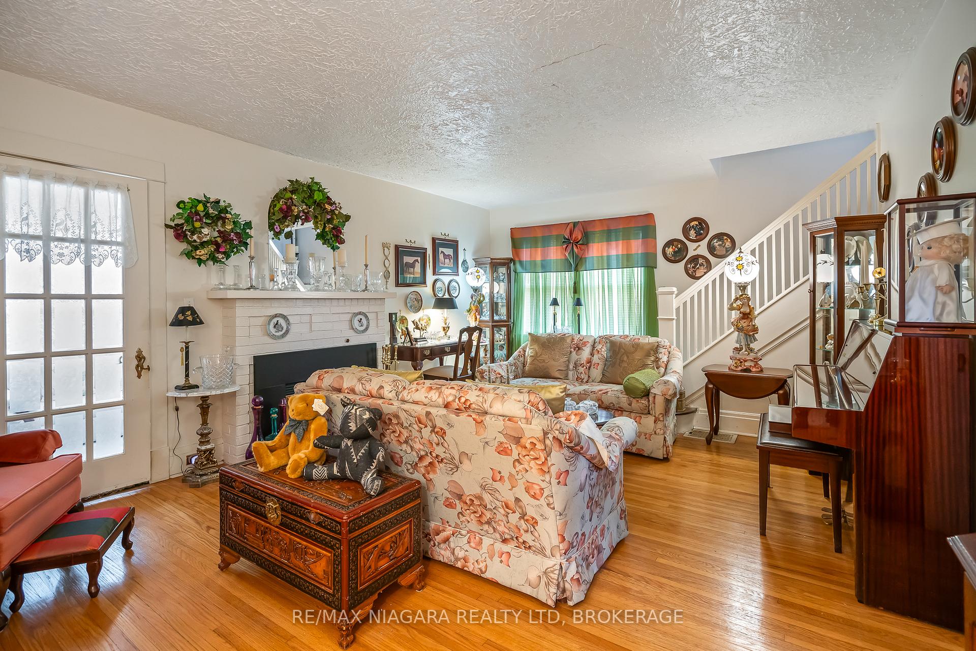 Photo 12 of 4494 Huron Street, Niagara Falls, Downtown — HOMEH