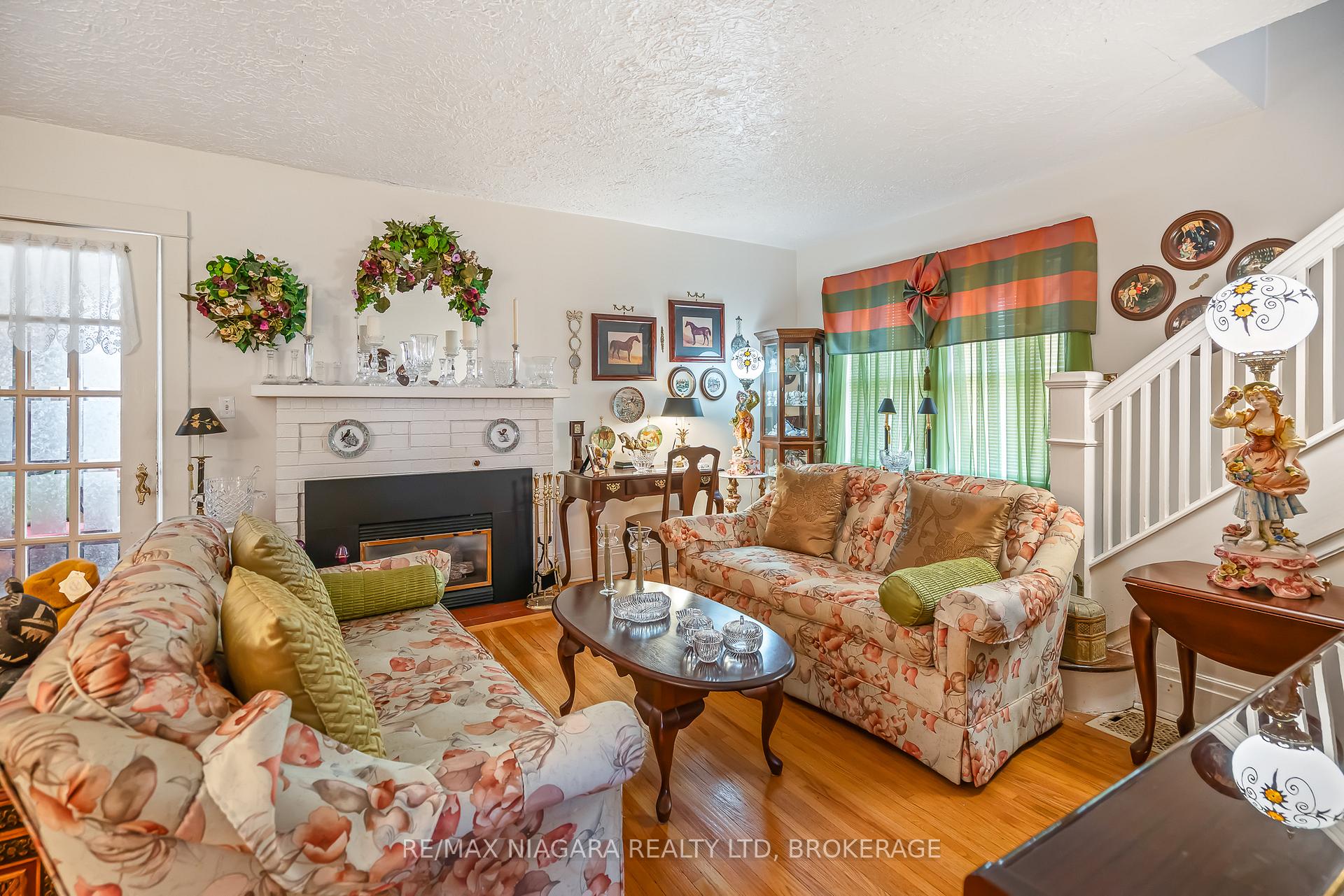 Photo 13 of 4494 Huron Street, Niagara Falls, Downtown — HOMEH