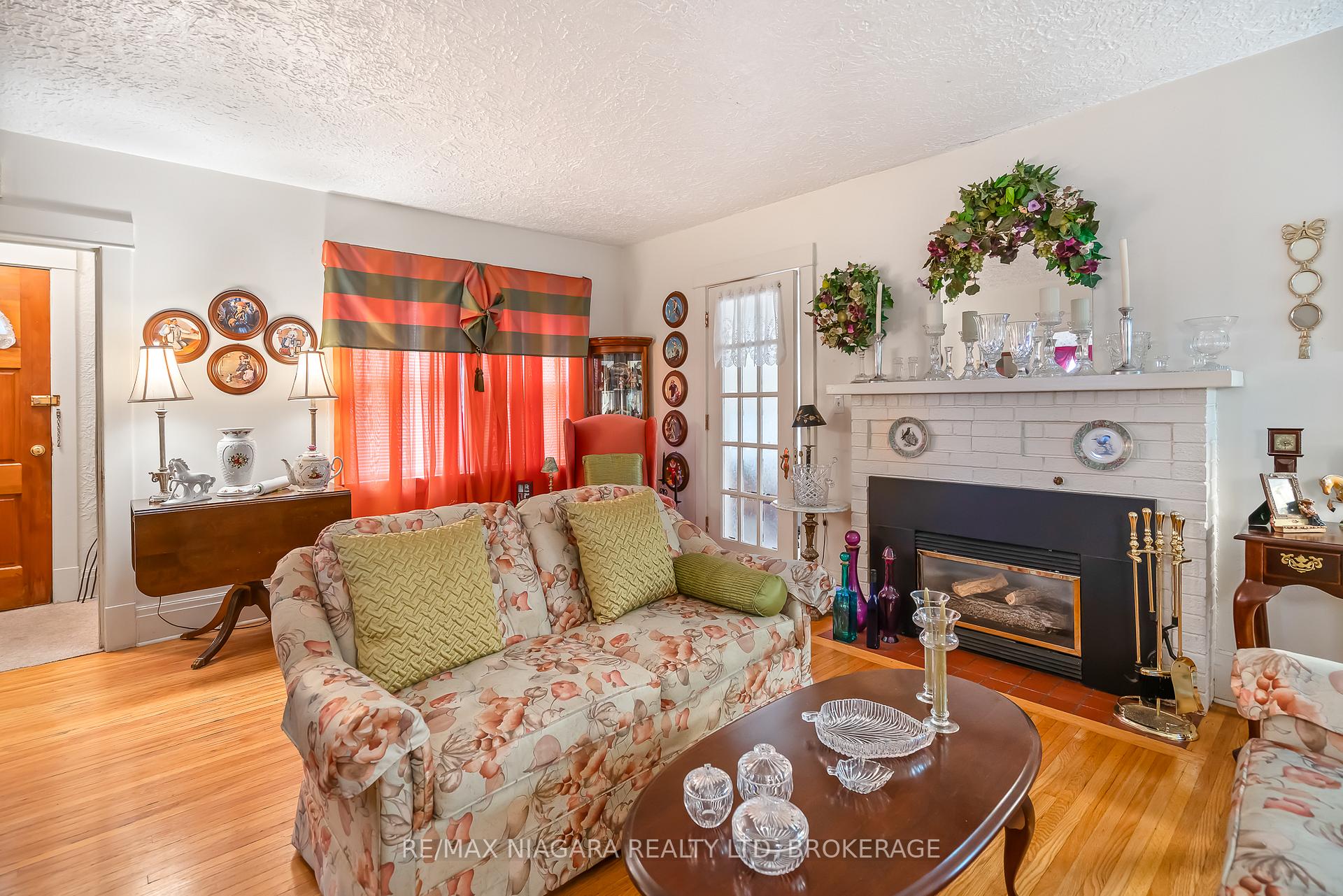 Photo 17 of 4494 Huron Street, Niagara Falls, Downtown — HOMEH