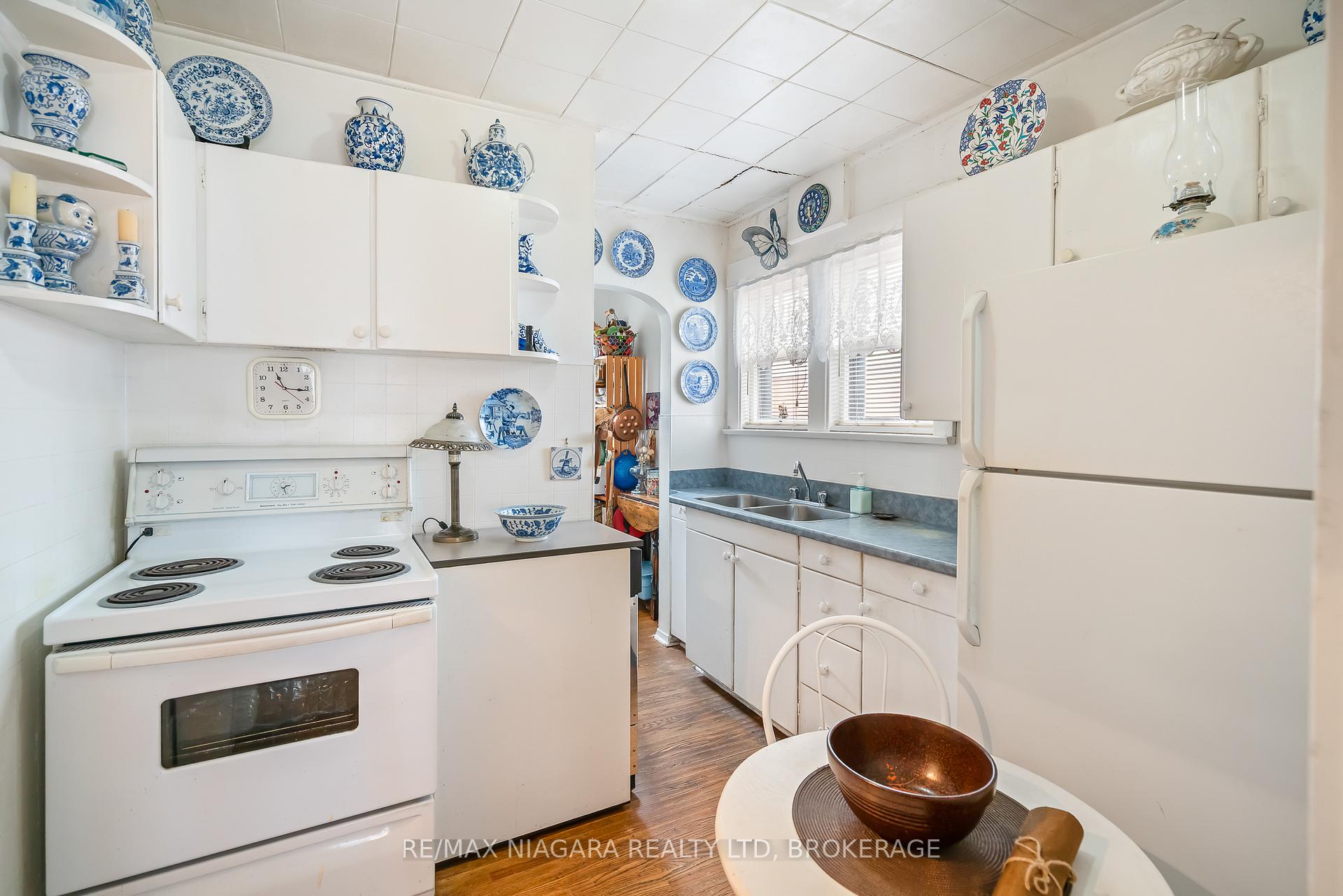 Photo 23 of 4494 Huron Street, Niagara Falls, Downtown — HOMEH