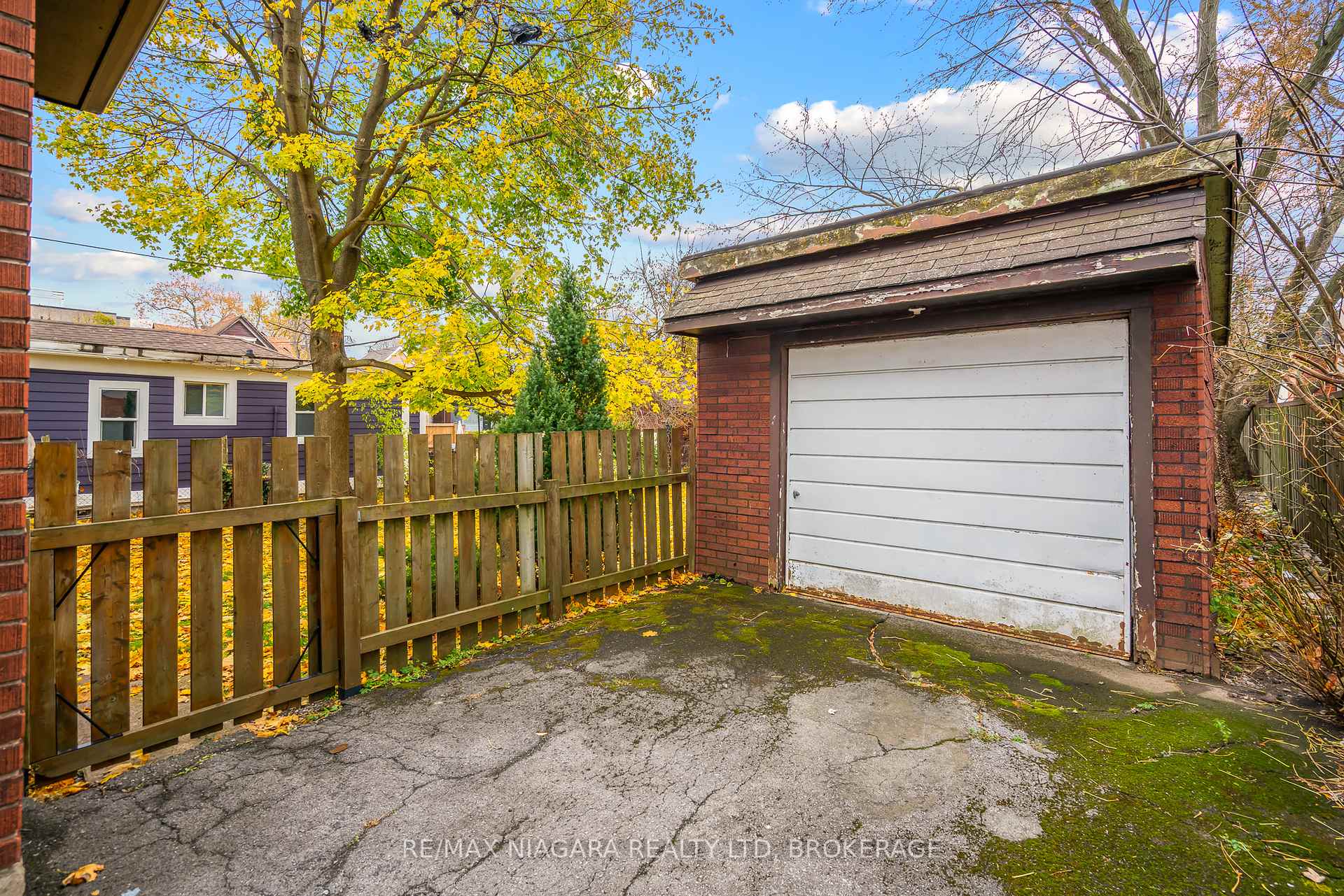 Photo 34 of 4494 Huron Street, Niagara Falls, Downtown — HOMEH