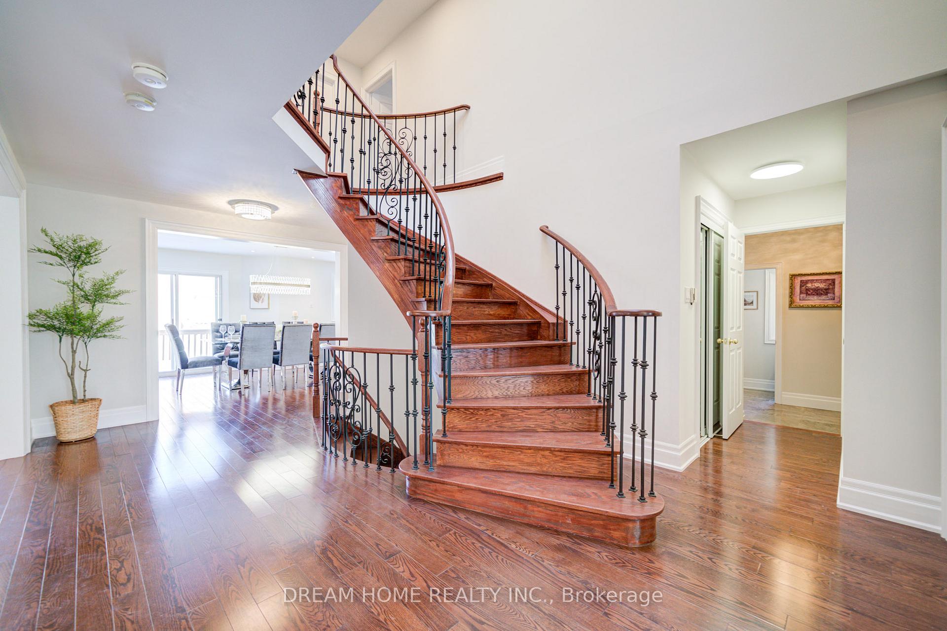 Photo 5 of 3 Moses Crescent, Markham, Cachet — HOMEH